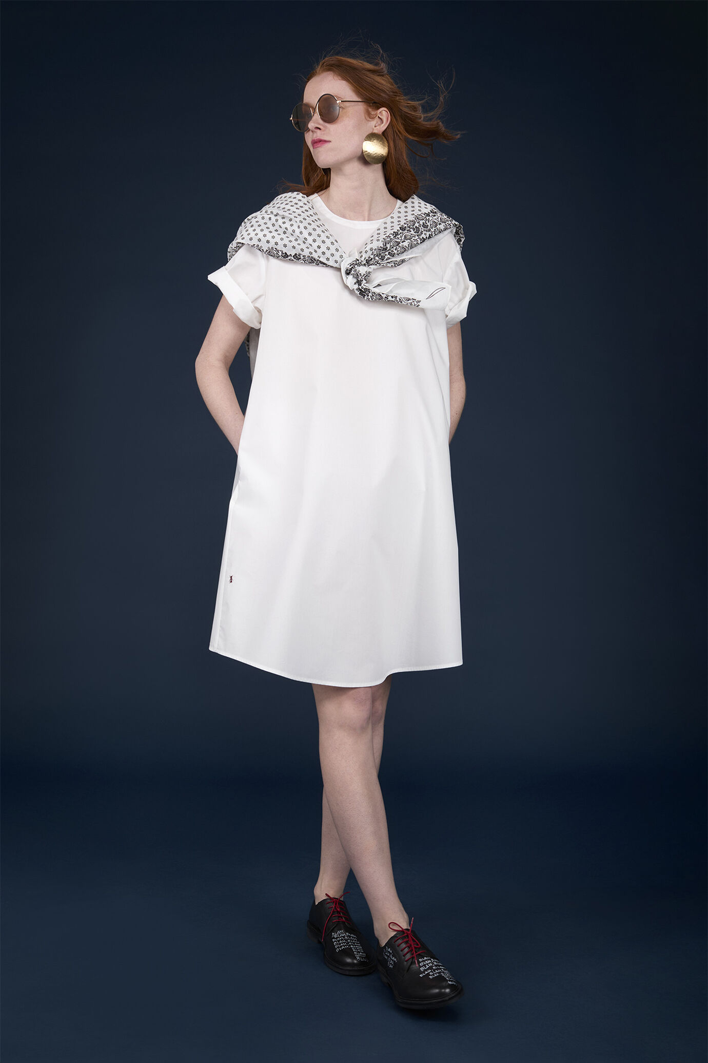 Short flared dress with short sleeves and side pockets image number 0