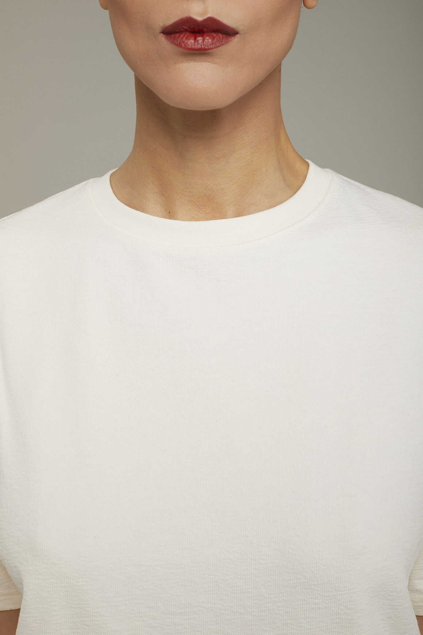 Damen-T-Shirt in &Uuml;bergr&ouml;&szlig;e aus 100 % Baumwolle image number 3