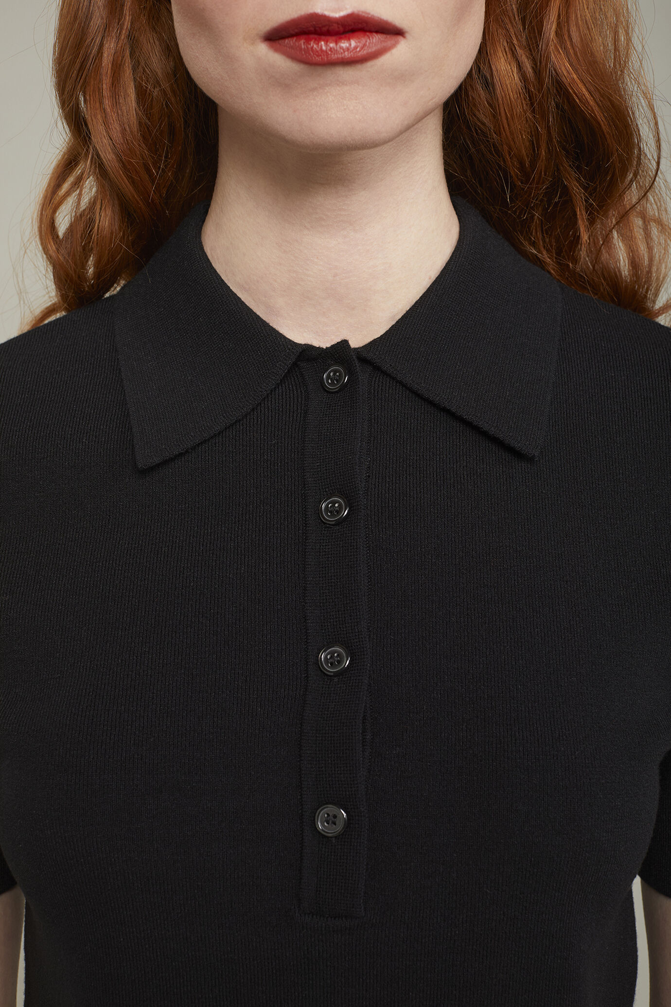 Polo donna in maglia con manica corta tinta unita image number 3