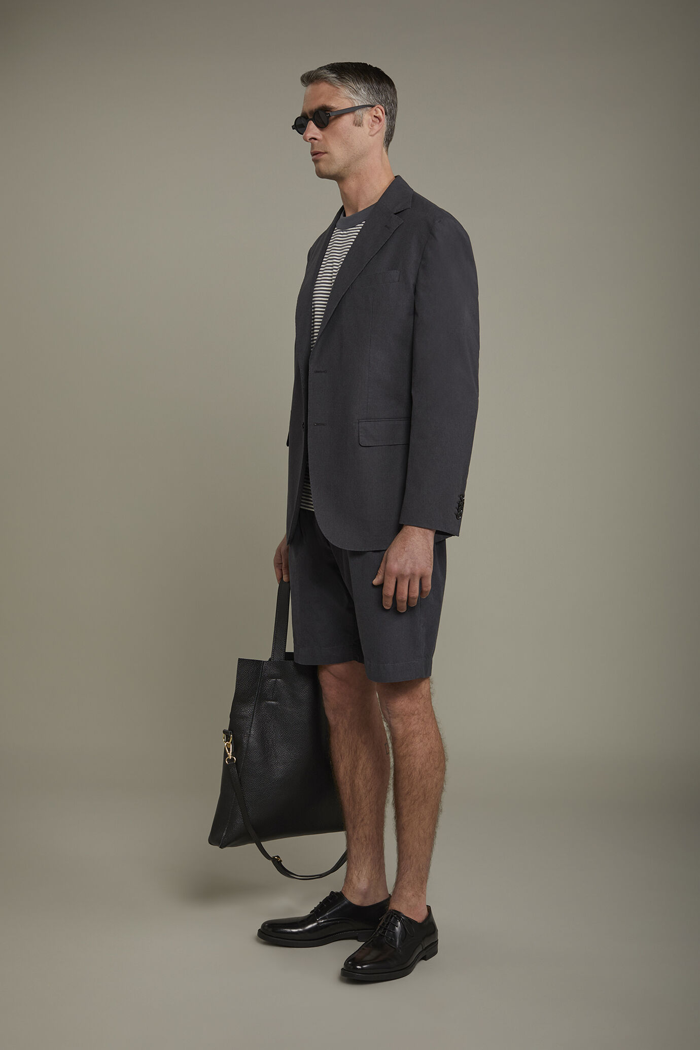 Bermudashorts für Herren mit doppelten Abnähern und Kordelzug in der Taille aus Slub-Baumwollstoff image number 1