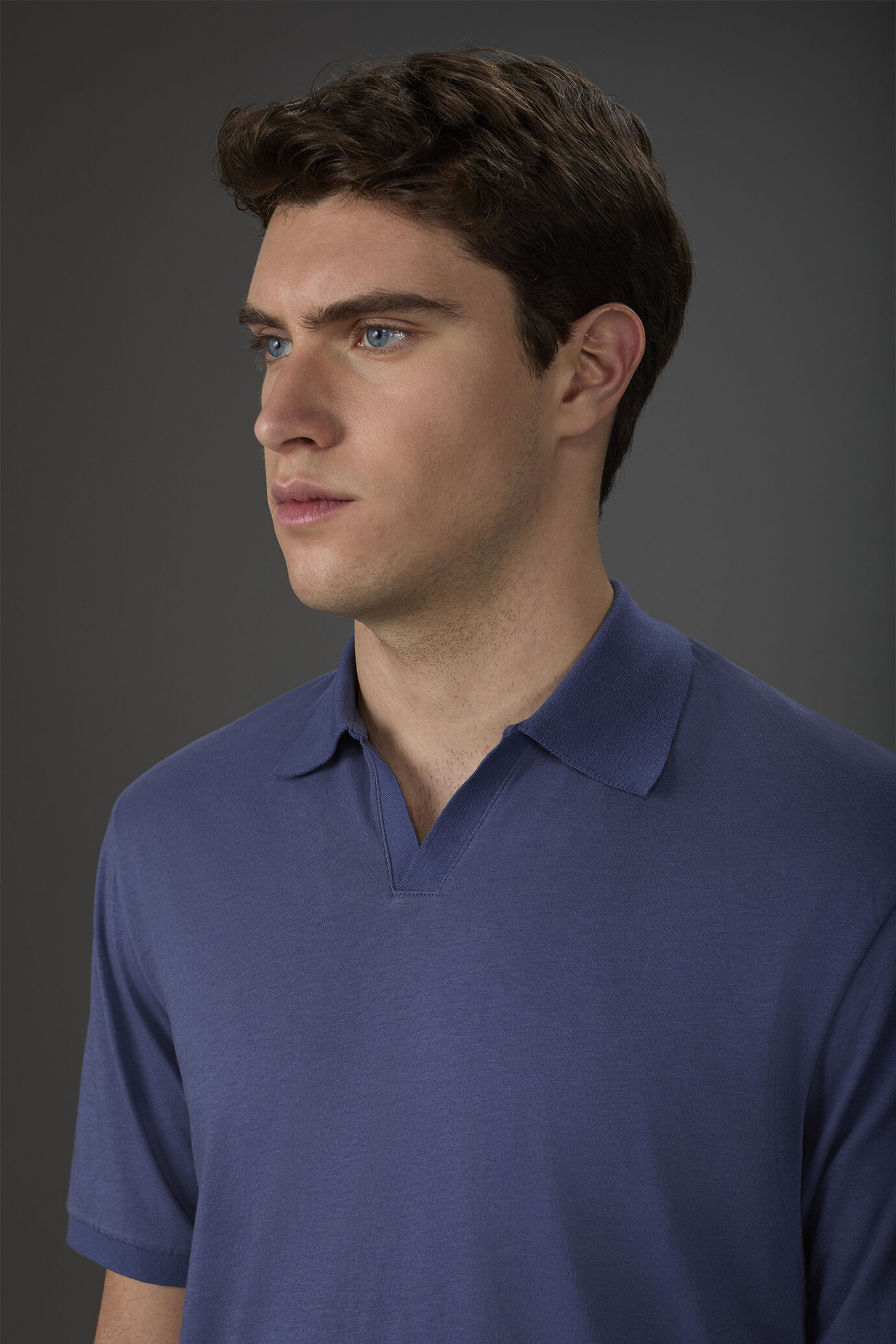 Men's short-sleeved 100% organic cotton polo shirt with derby collar image number 2