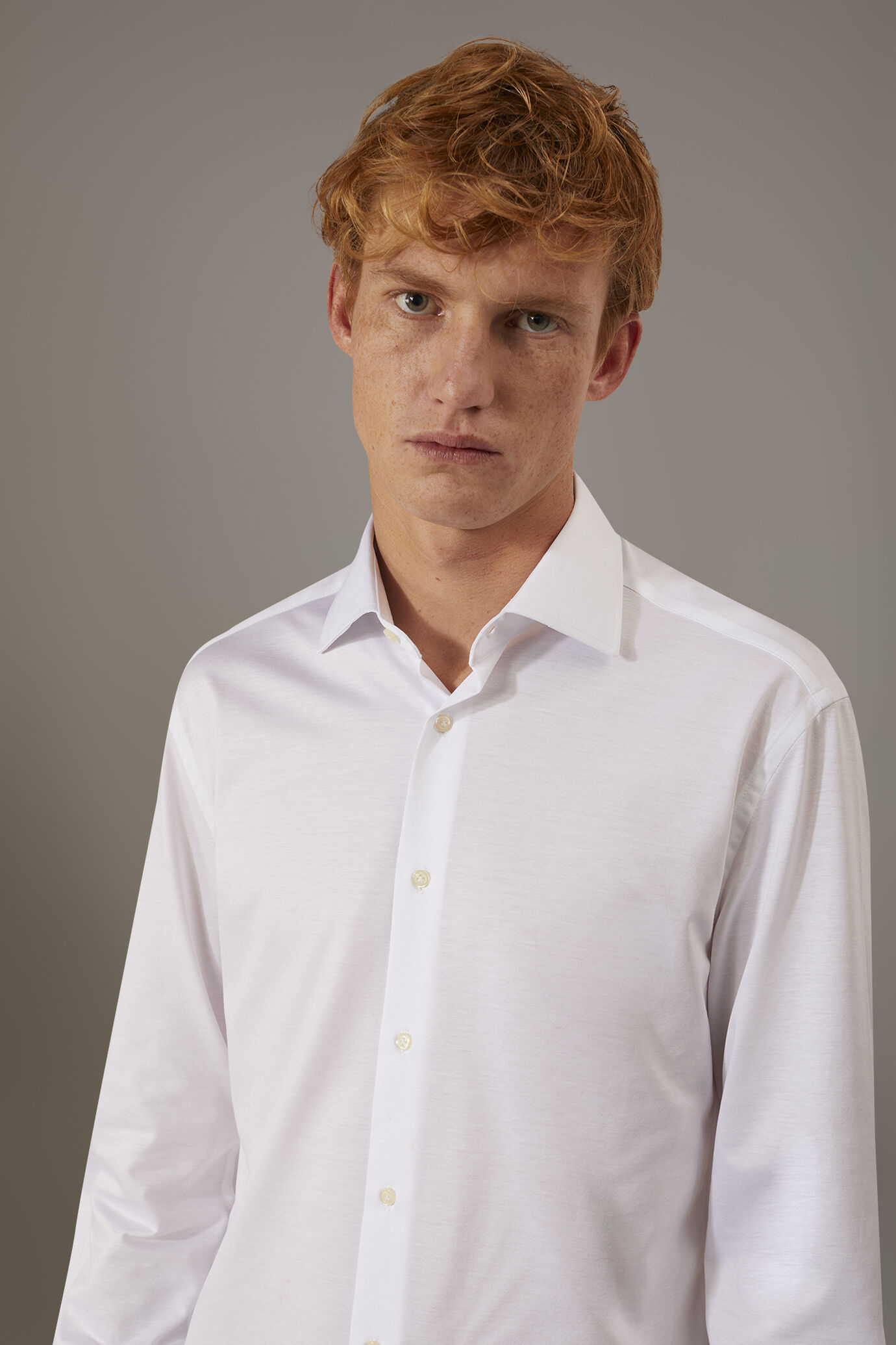 Camicia classica lavata con collo francese comfort fit tessuto jersey image number 1