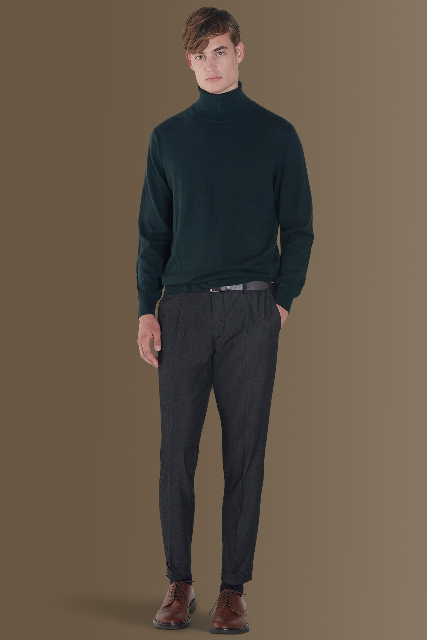 Pantalone uomo chino con pinces singola e risvolto image number 0