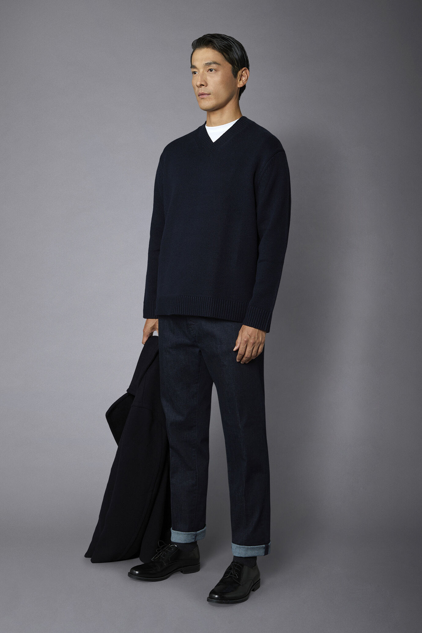 Maglia uomo scollo a v in misto lana regular fit image number 1