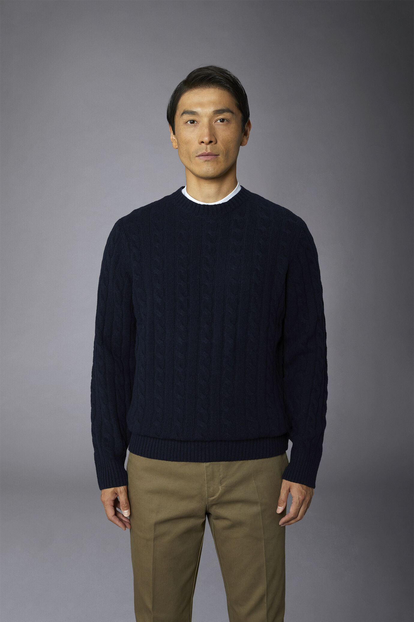 Maglia uomo a trecce girocollo in misto lana lambswool a regular fit image number 3