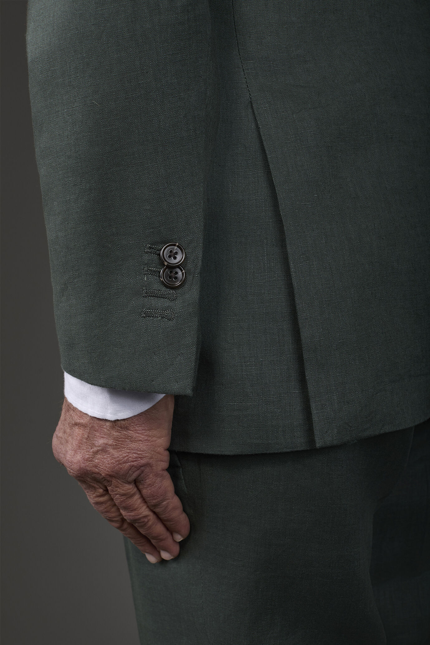Single-breasted men's suit with flat front trousers, in 100% linen with a washed effect image number 3