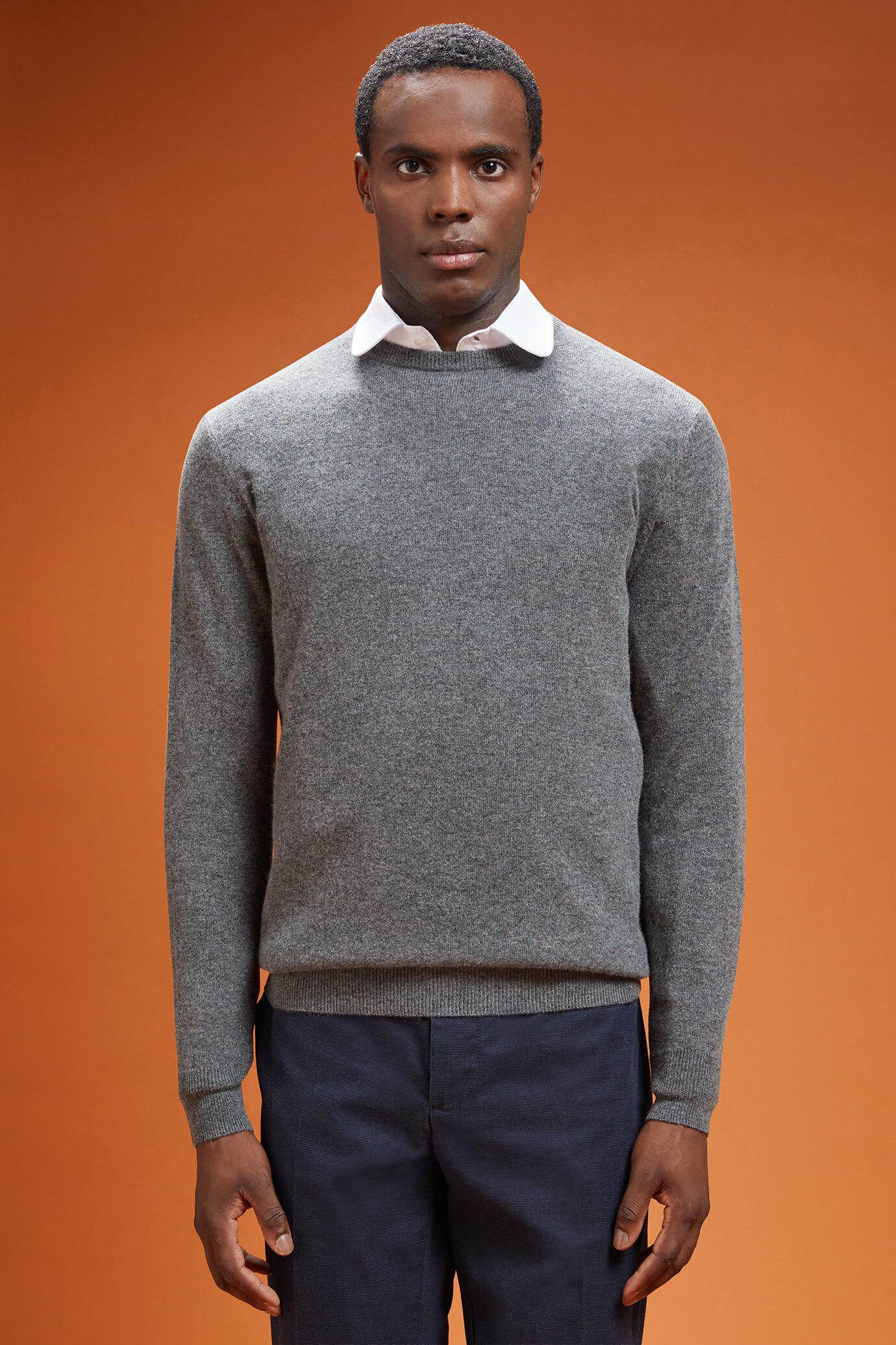 Pull homme à col rond, 100% cachemire, coupe classique image number 0