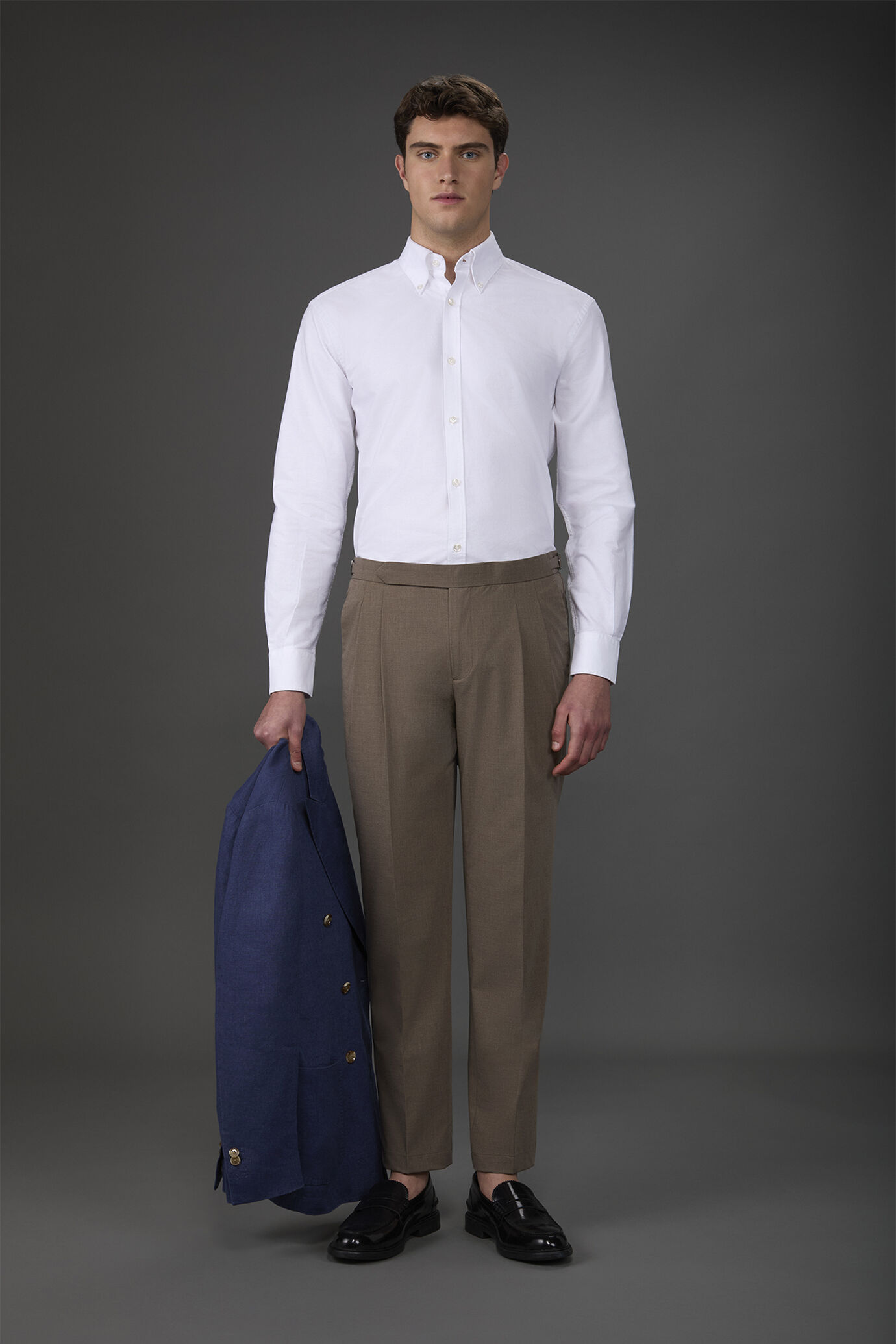 Einfarbiges Herren-Freizeithemd mit Button-Down-Kragen aus 100 % gestreifter, extrem leichter Oxford-Baumwolle in bequemer Passform image number 2