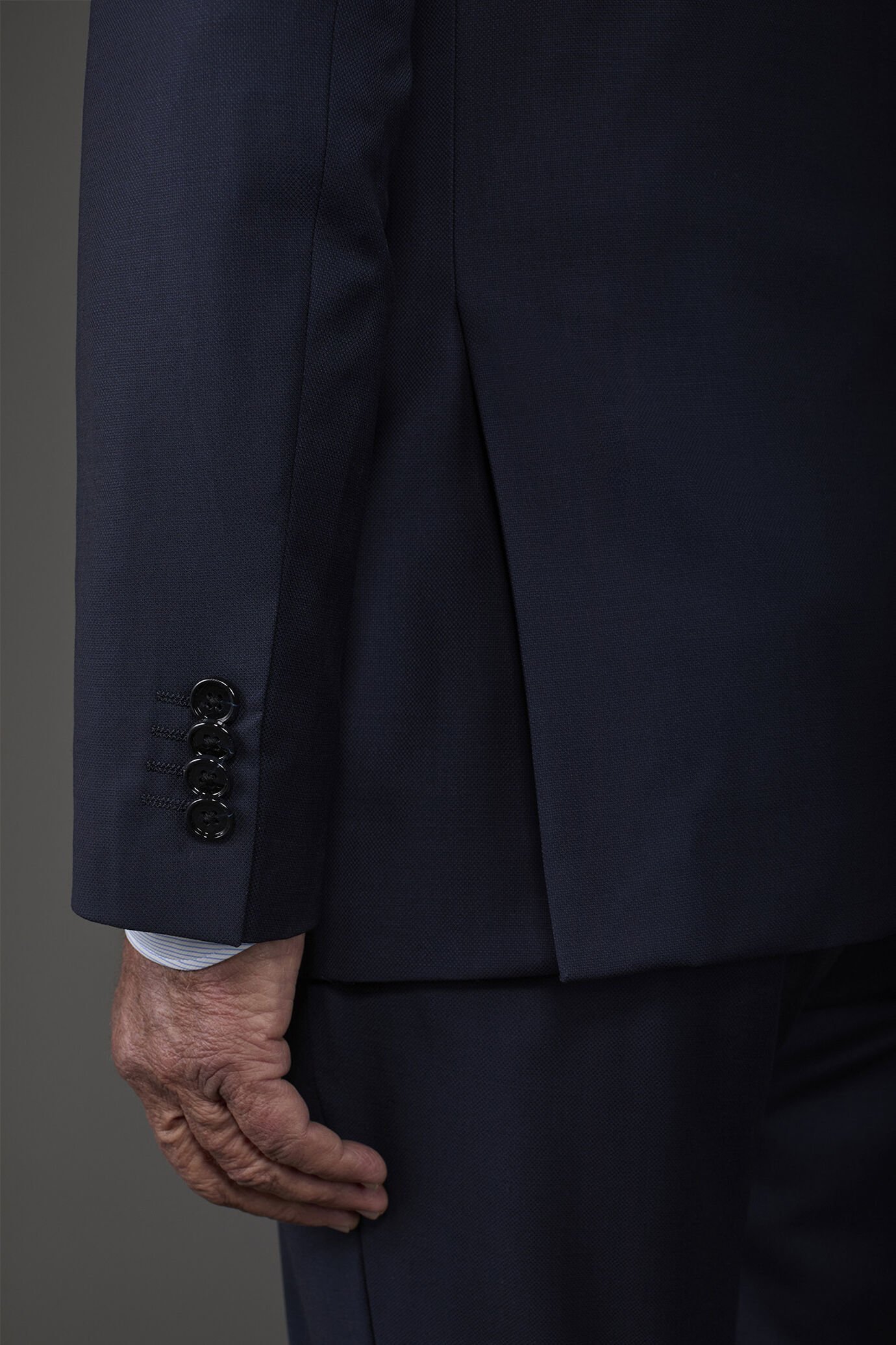 Single-breasted men's suit with classic single-pleat trousers, in 100% wool with dobby texture image number 3