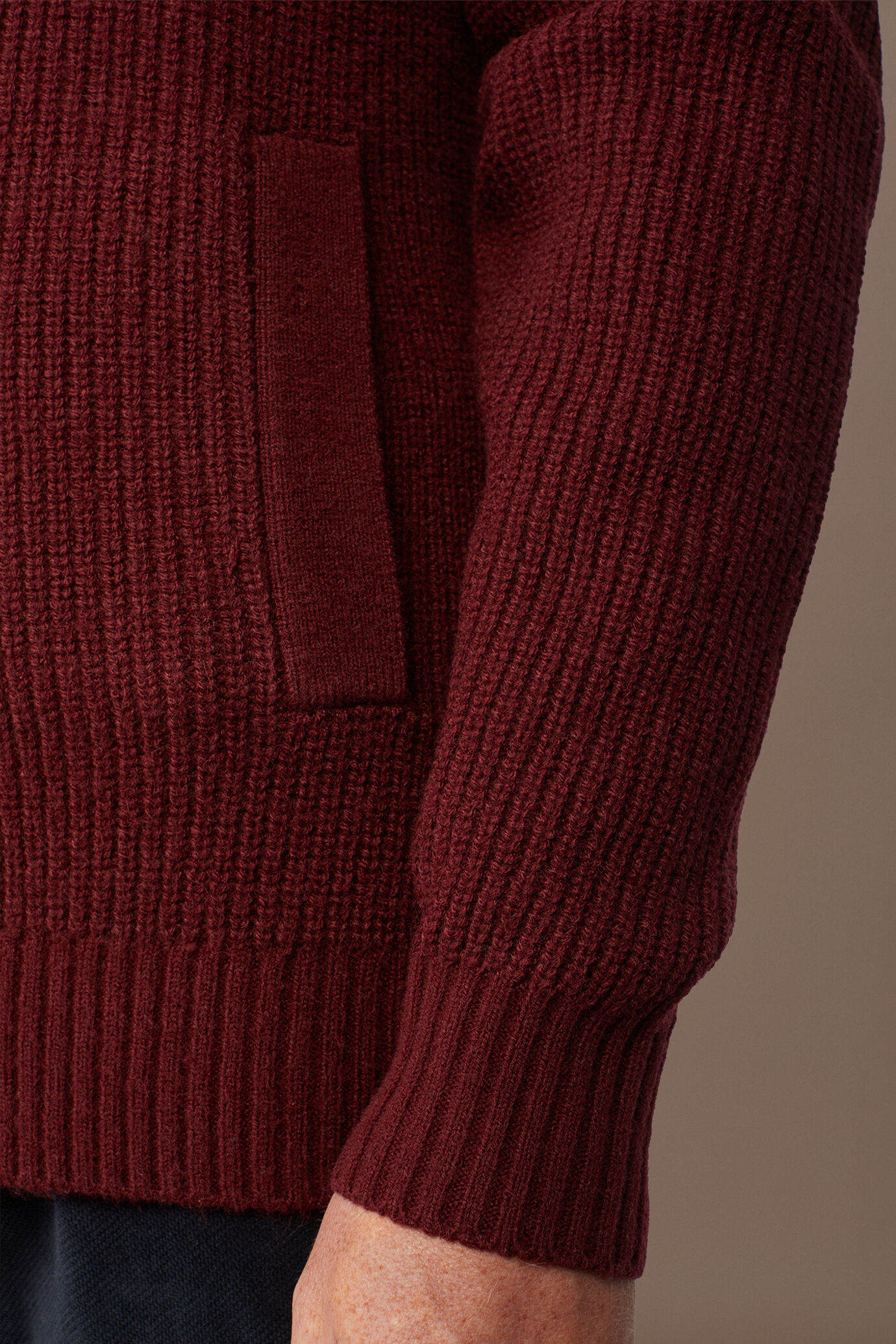 Gestrickte Strickjacke f&uuml;r Herren in englischer Strickoptik regul&auml;re Passform image number 2