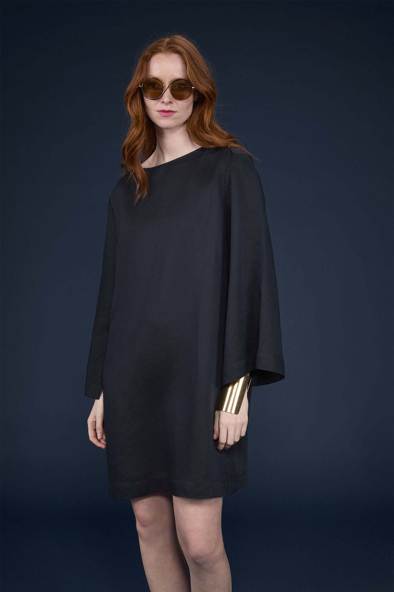 Short A-line dress with three-quarter sleeves and slits image number 0
