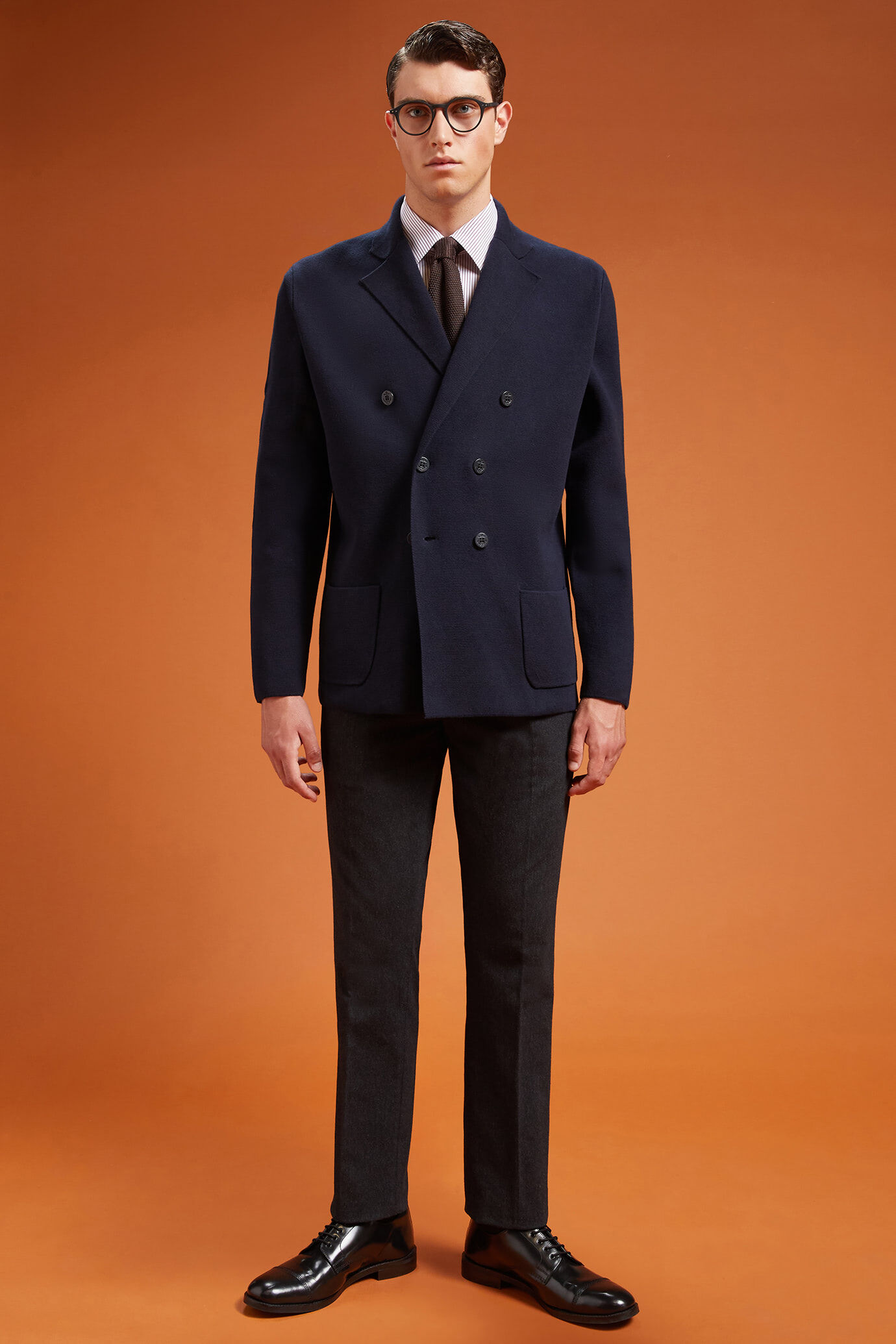 Chemise classique pour homme à col classique et tissu technique teinté dans la masse à rayures, coupe classique image number 3