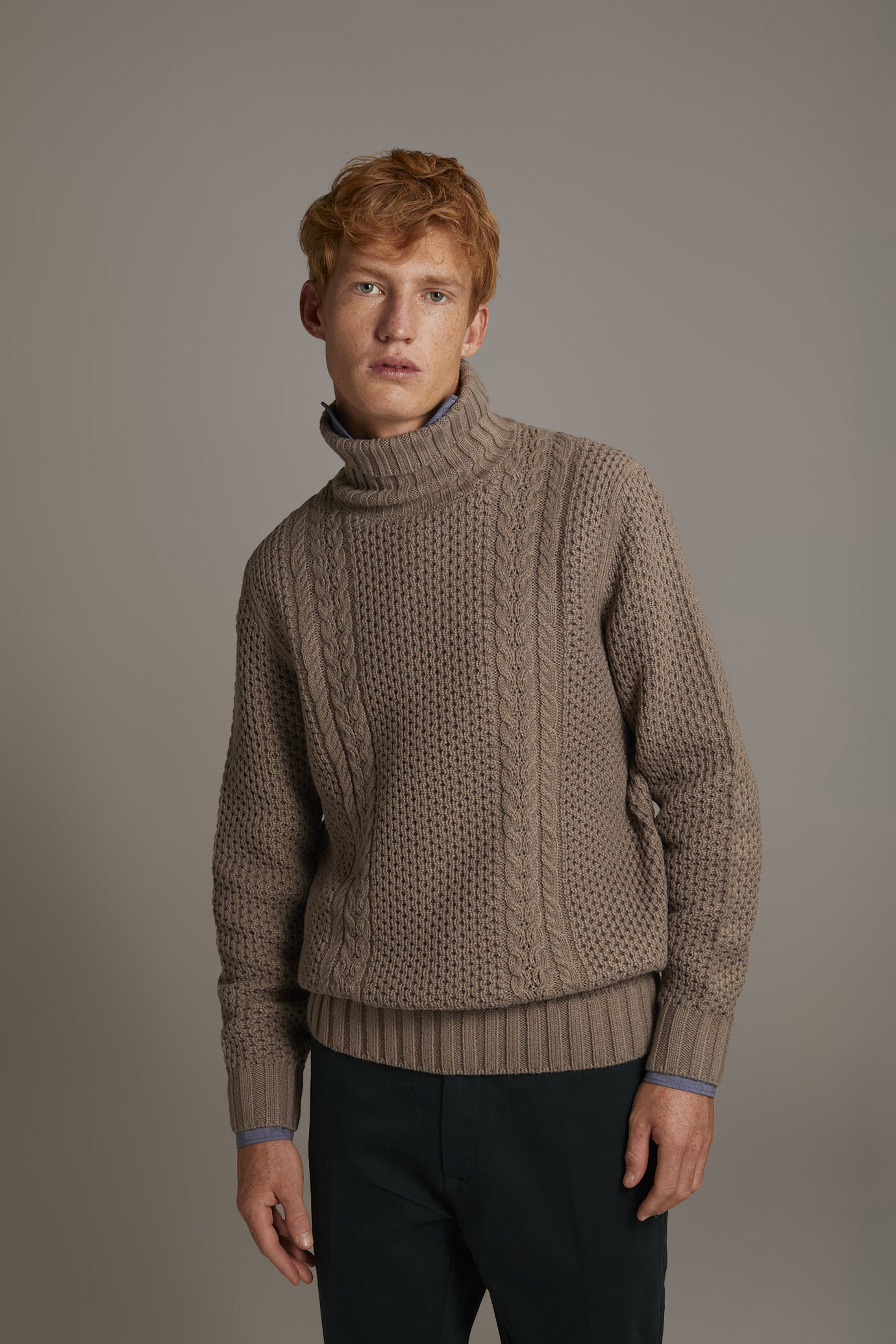 Wool blend turtleneck sweater with honeycomb heavy knitting image number 1