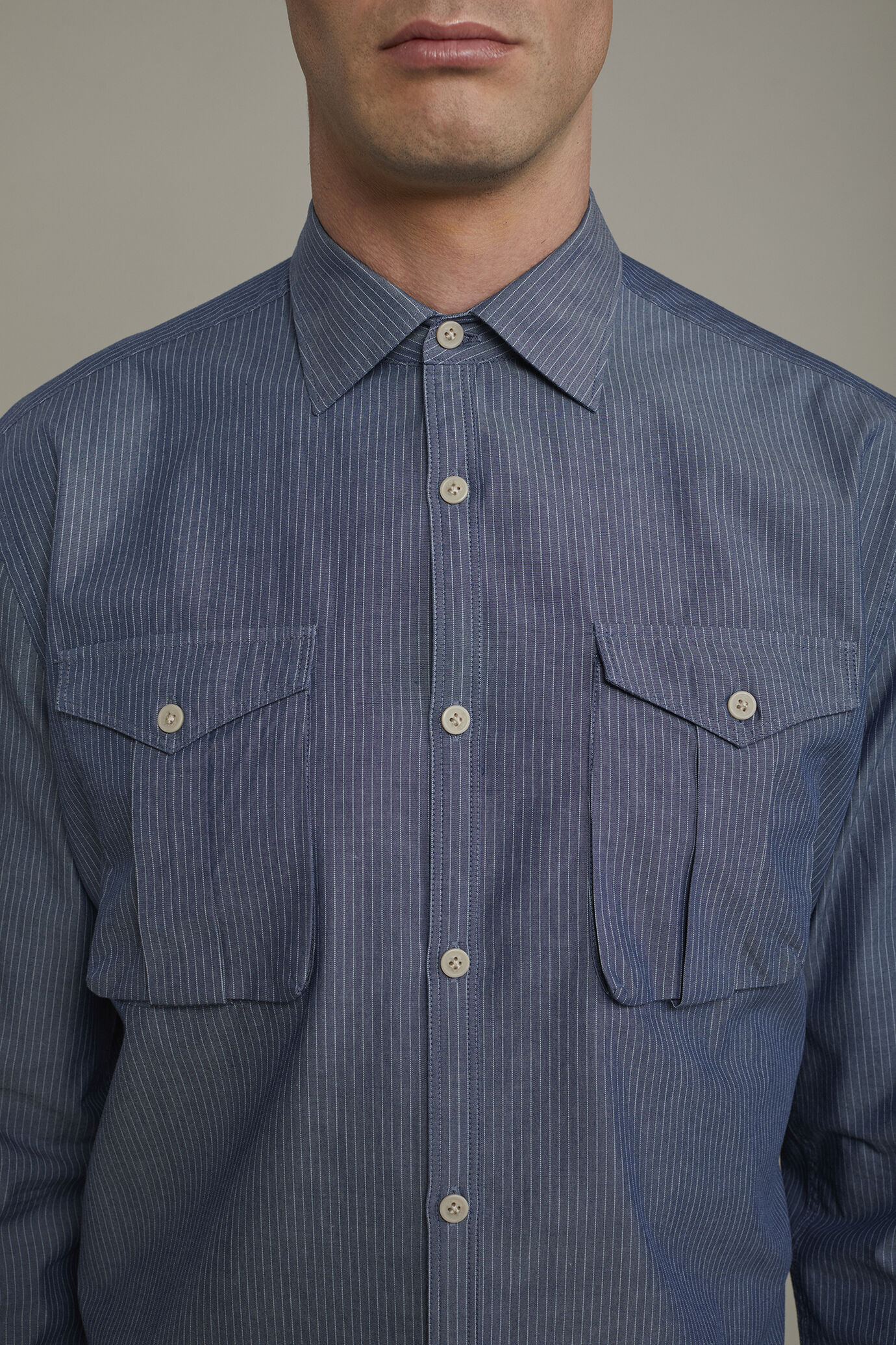 Men&rsquo;s casual shirt with classic collar 100% cotton pinstriped fabric in denim comfort fit image number 3
