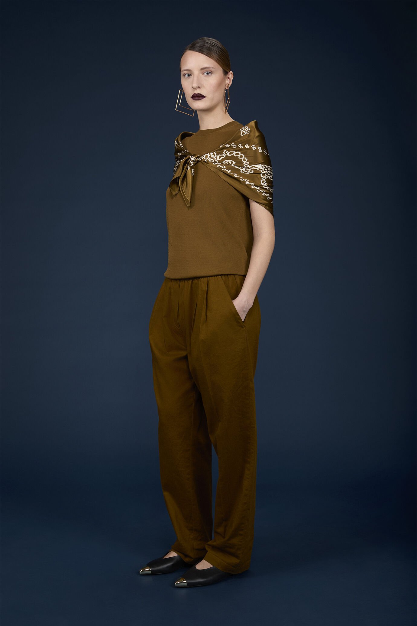 Women's trousers with visible elastic waistband image number 3