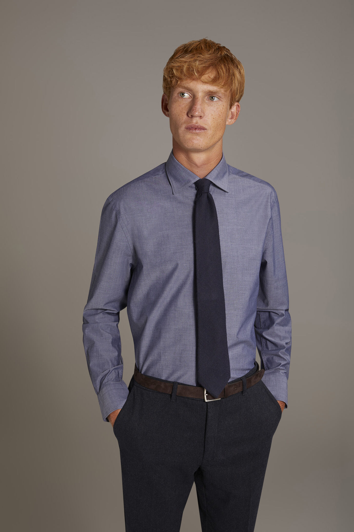 Camicia casual collo francese comfort fit tessuto chambray
