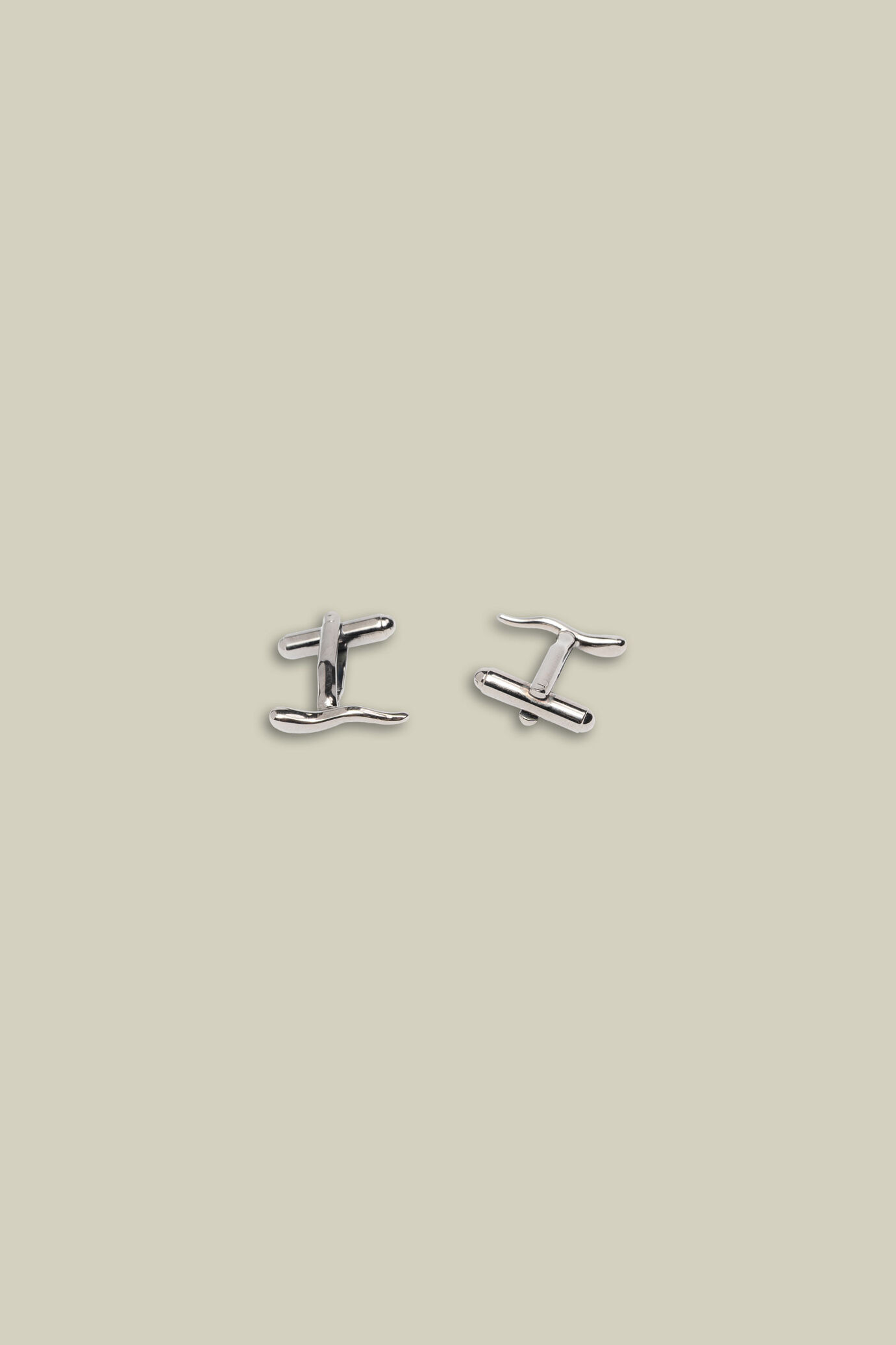 Boutons de manchette pour homme en forme de corne porte-bonheur image number 1