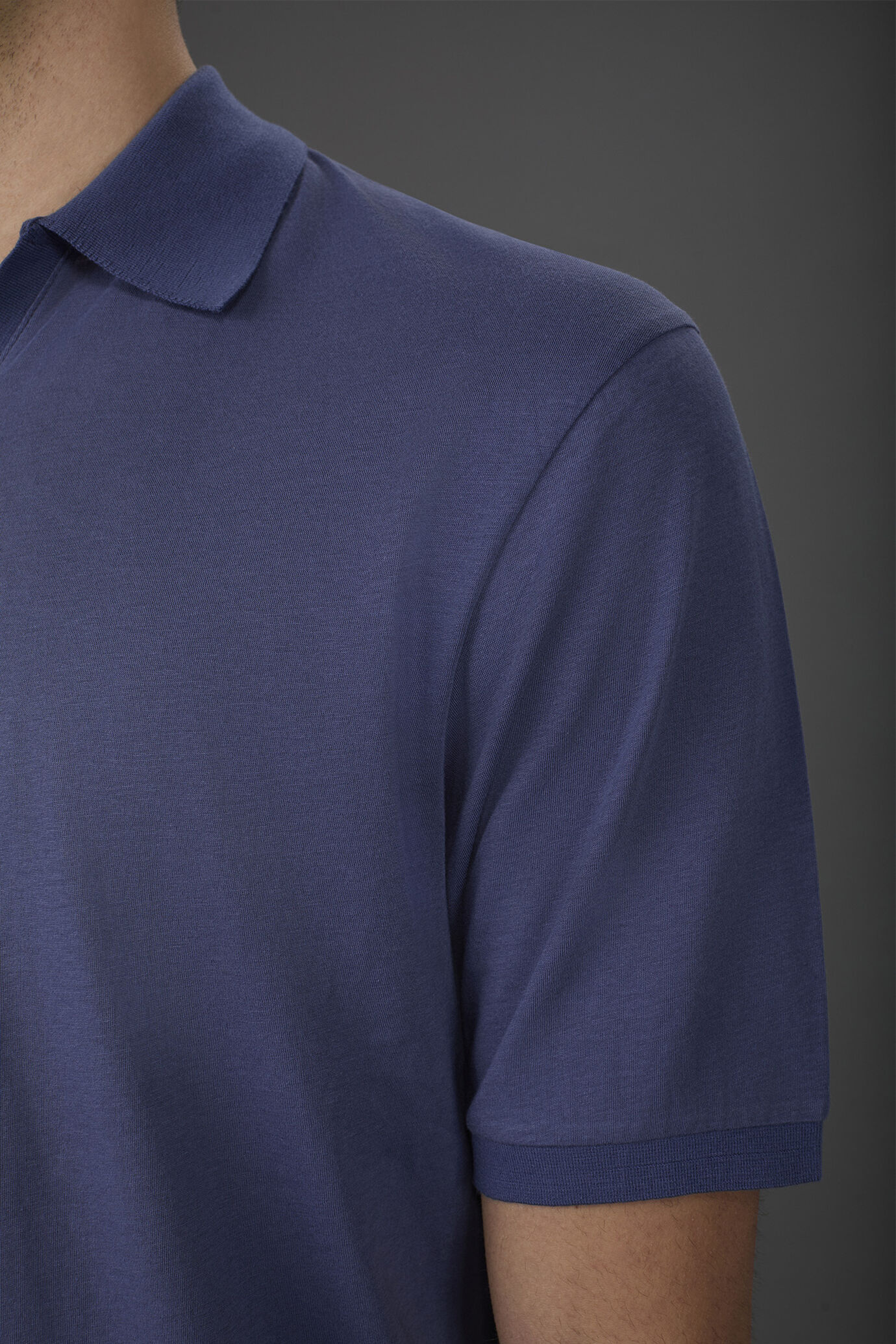 Polo uomo manica corta in cotone organico con collo derby image number 3