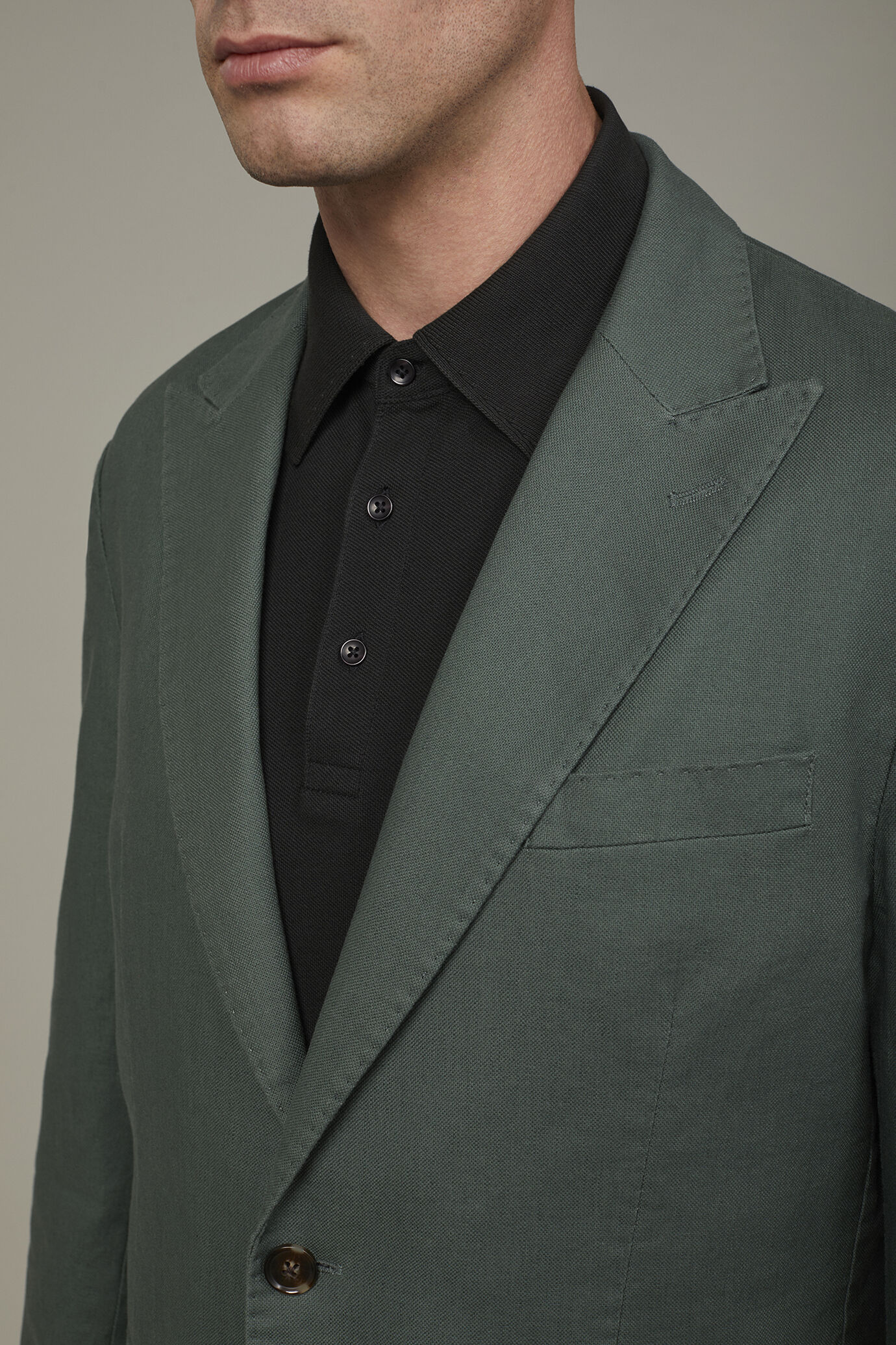 Men's single-breasted unlined linen and cotton blazer with regular fit lapels image number 3