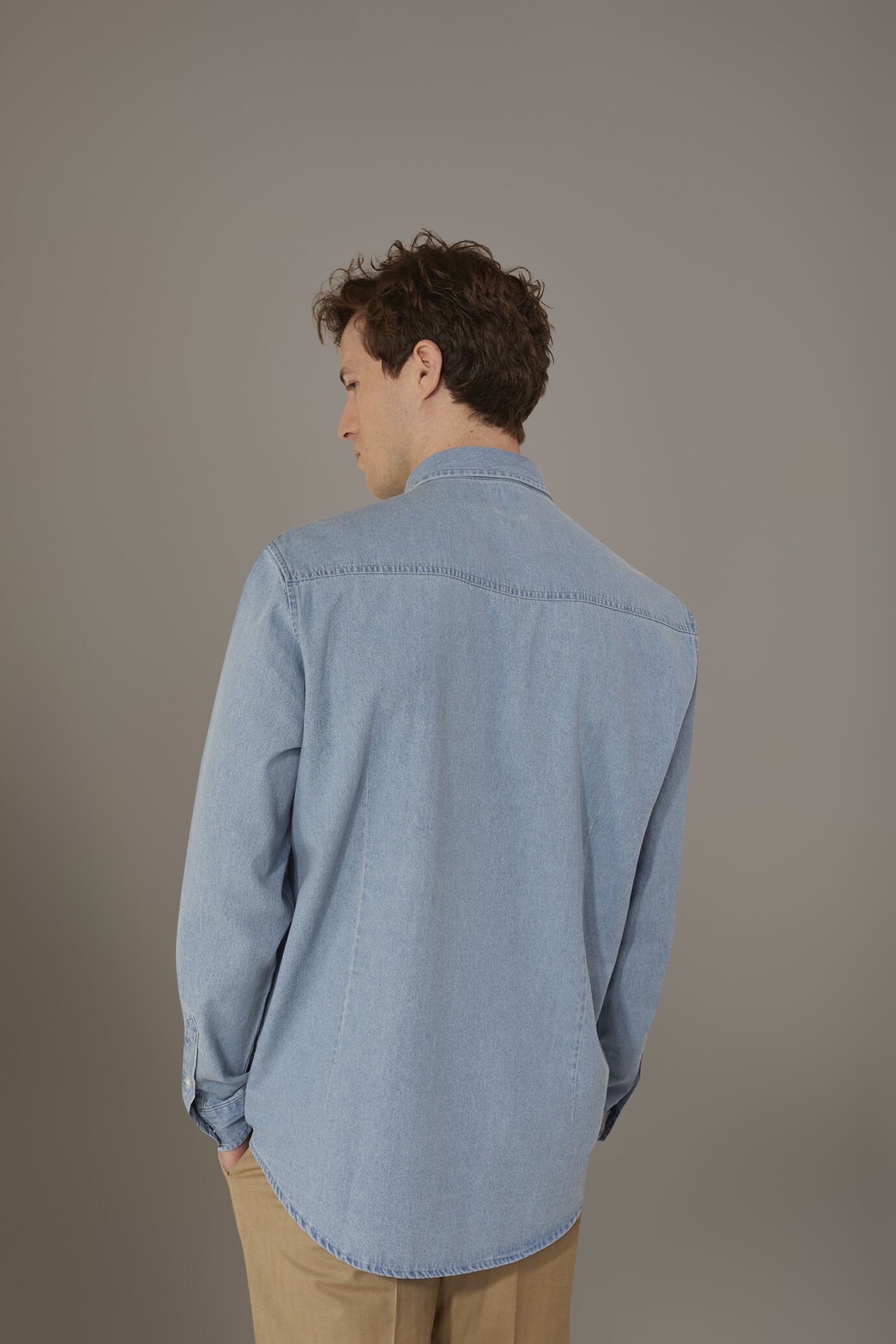 Camicia casual collo francese comfort fit tessuto denim lavato image number 3