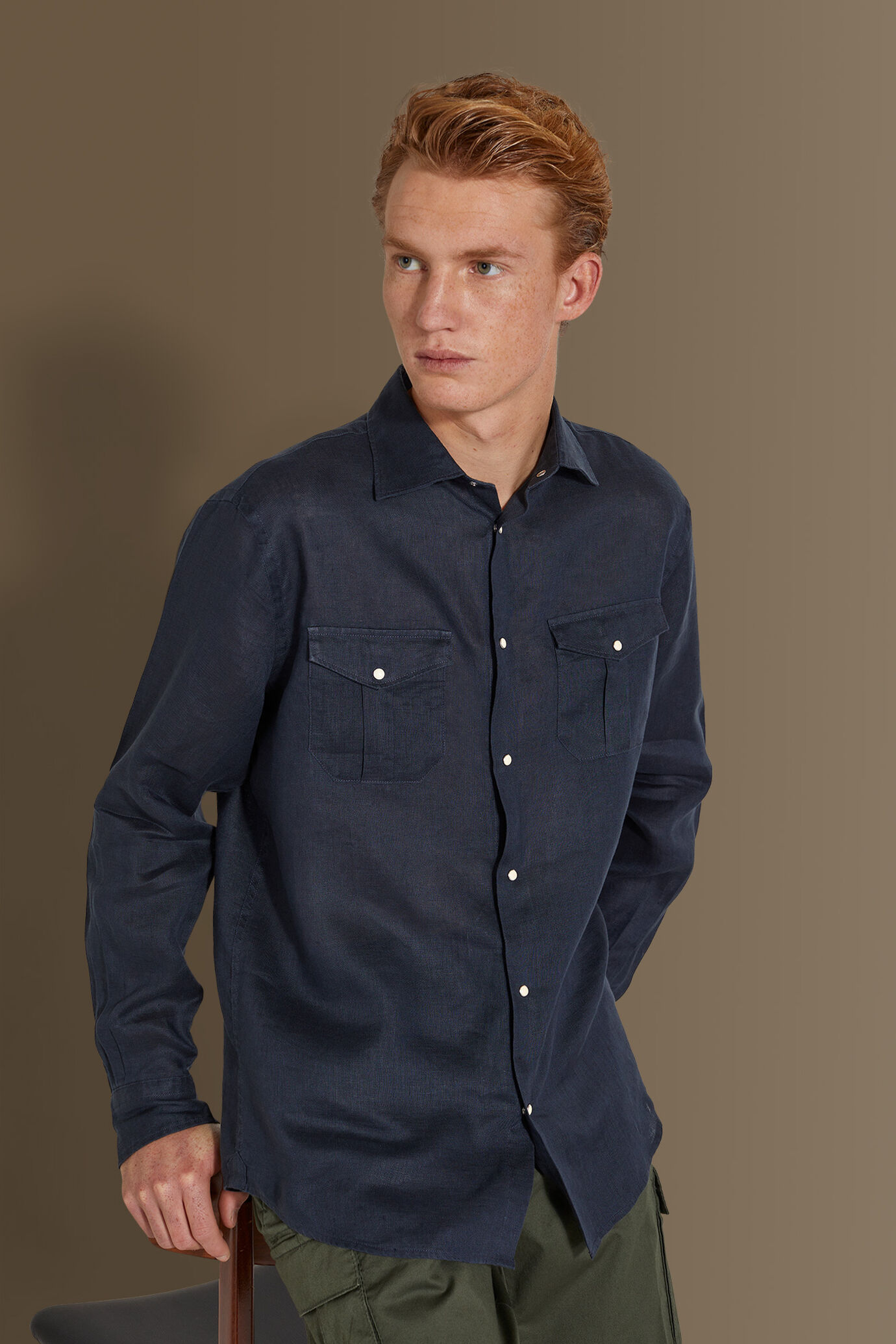 Camicia casual uomo collo francese 100% lino tinta unita image number 0