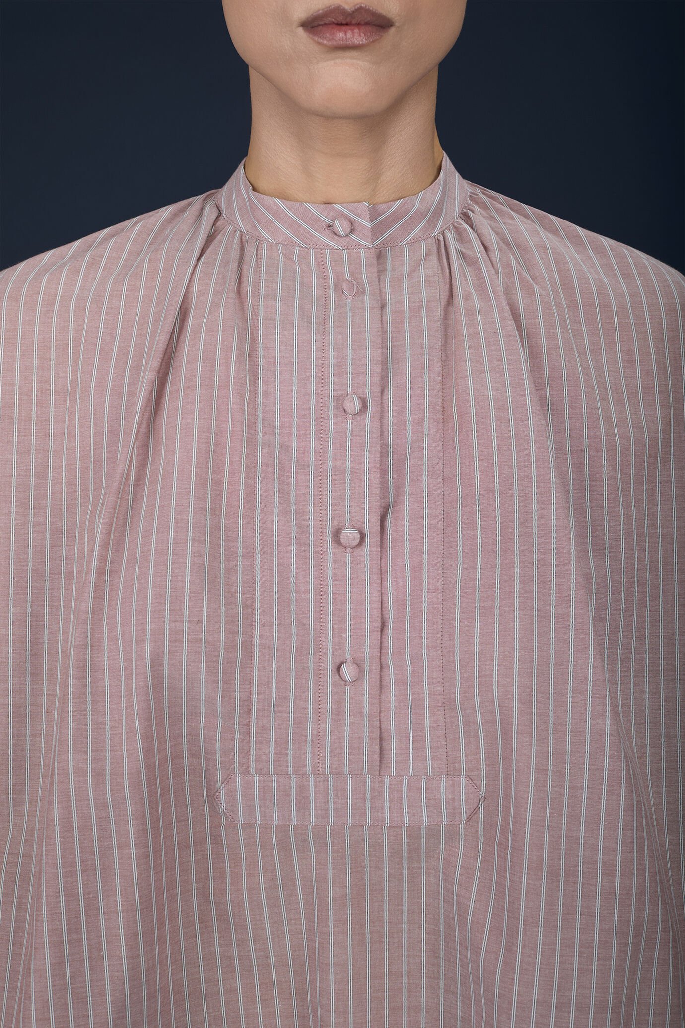 Women's short-sleeved shirt with Korean collar and boxy fit in striped yarn-dyed fabric image number 2