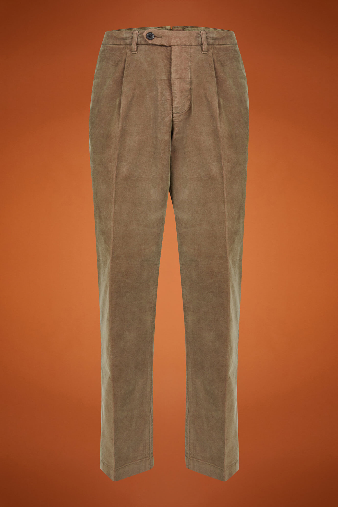 Men's regular fit classic pleated trousers in garment-dyed twotone 21-wale corduroy