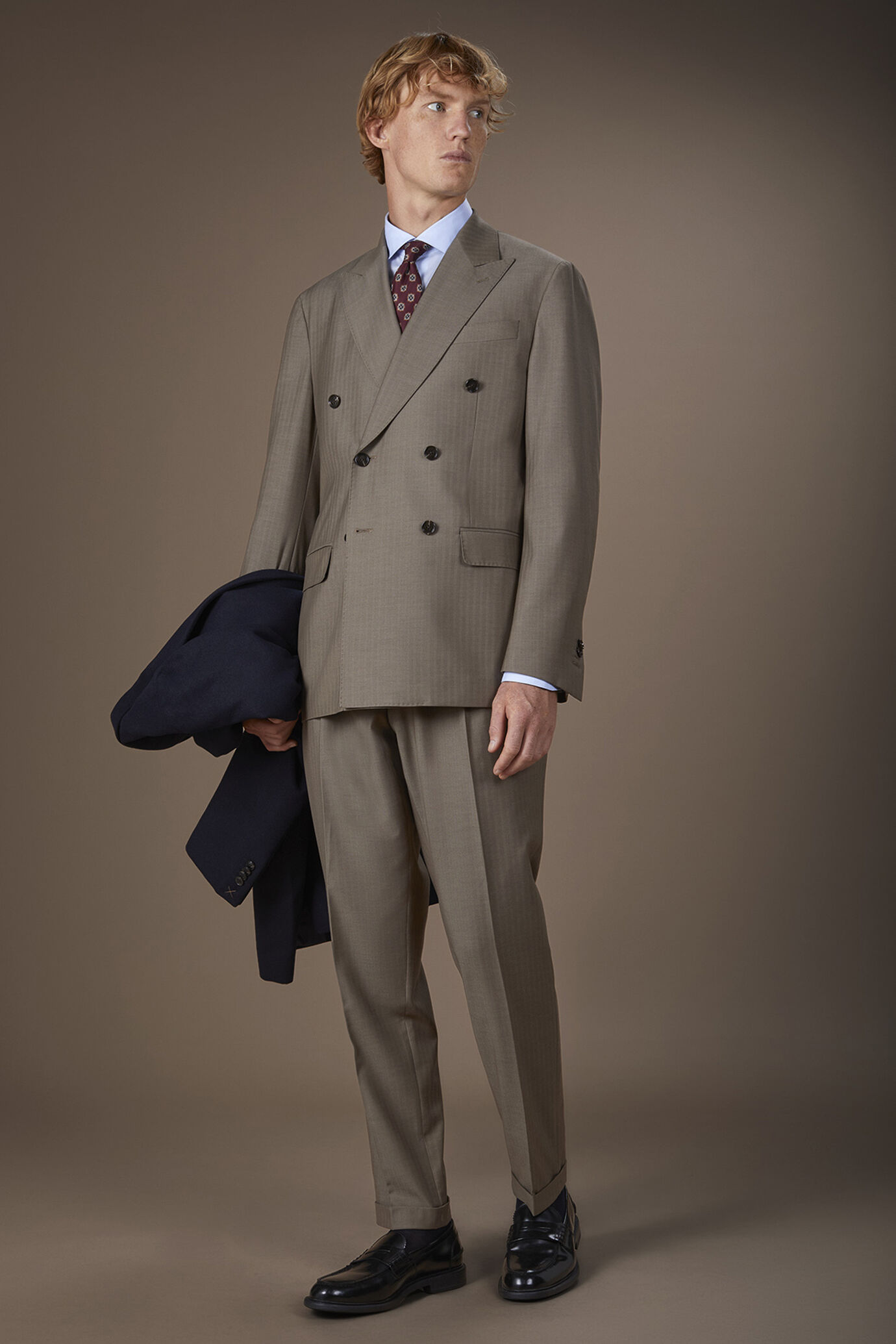 Abito uomo doppiopetto in tessuto Herringbone image number 1