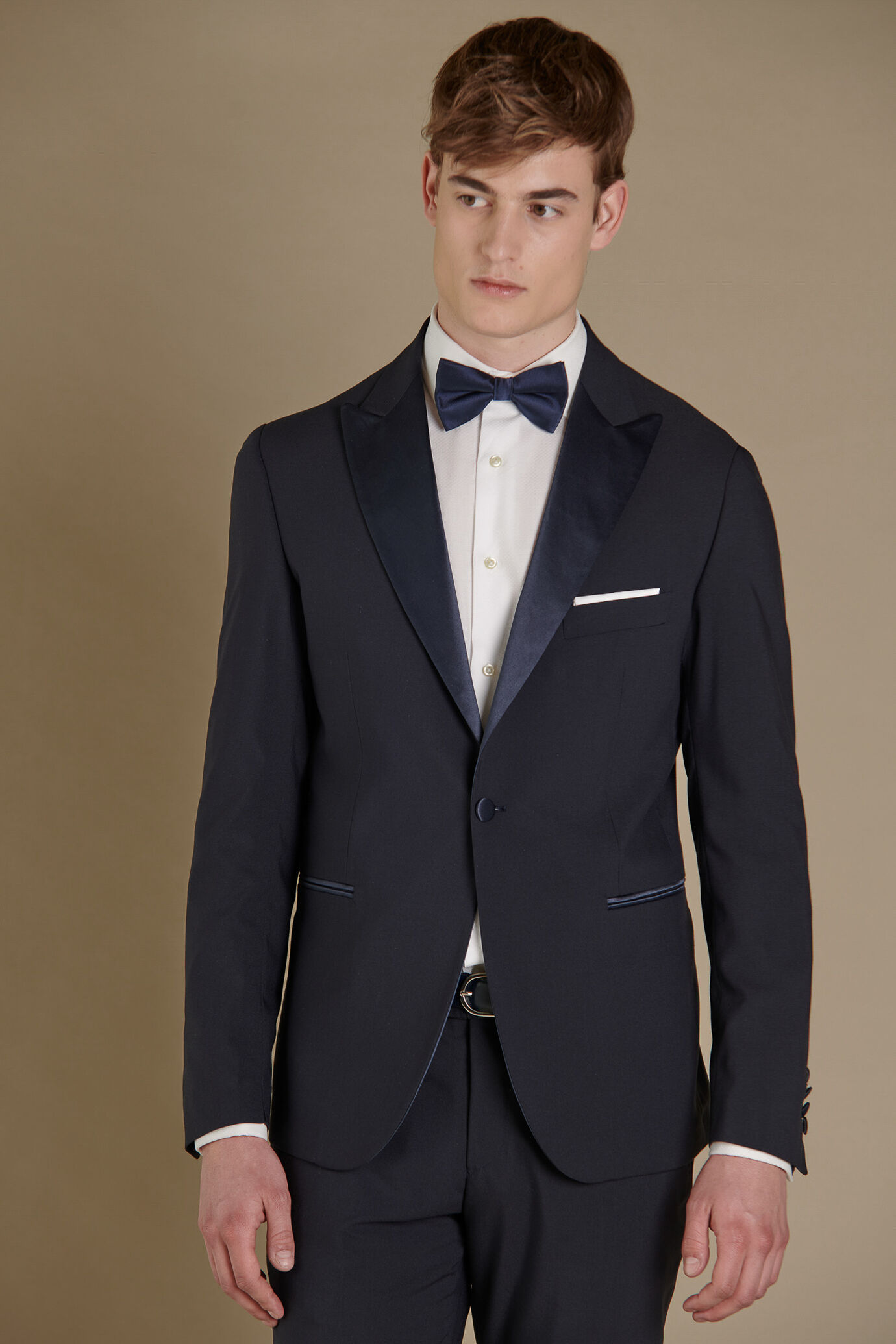 Smoking monopetto con collo a lancia image number 1