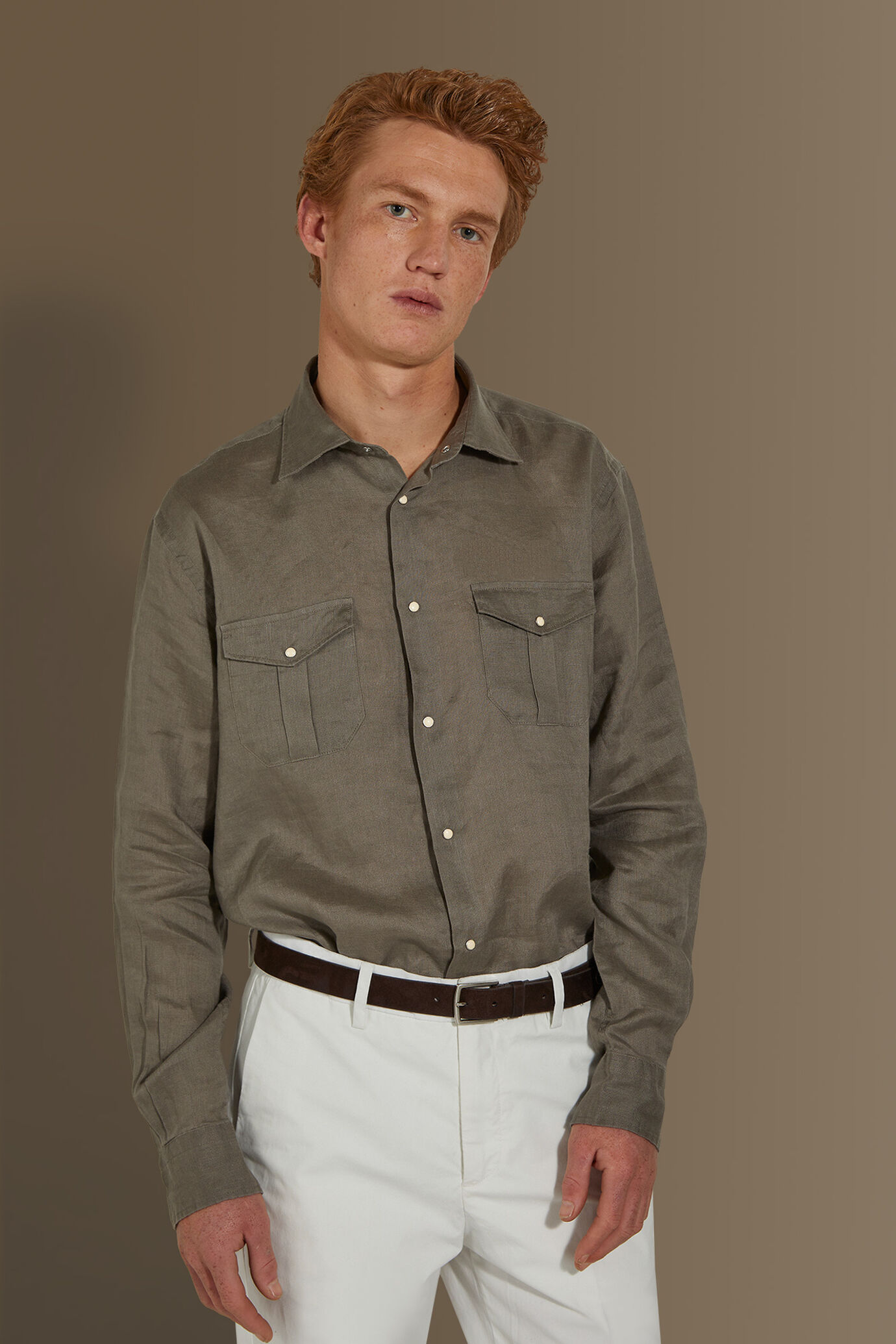 Camicia casual uomo collo francese 100% lino tinta unita image number 2