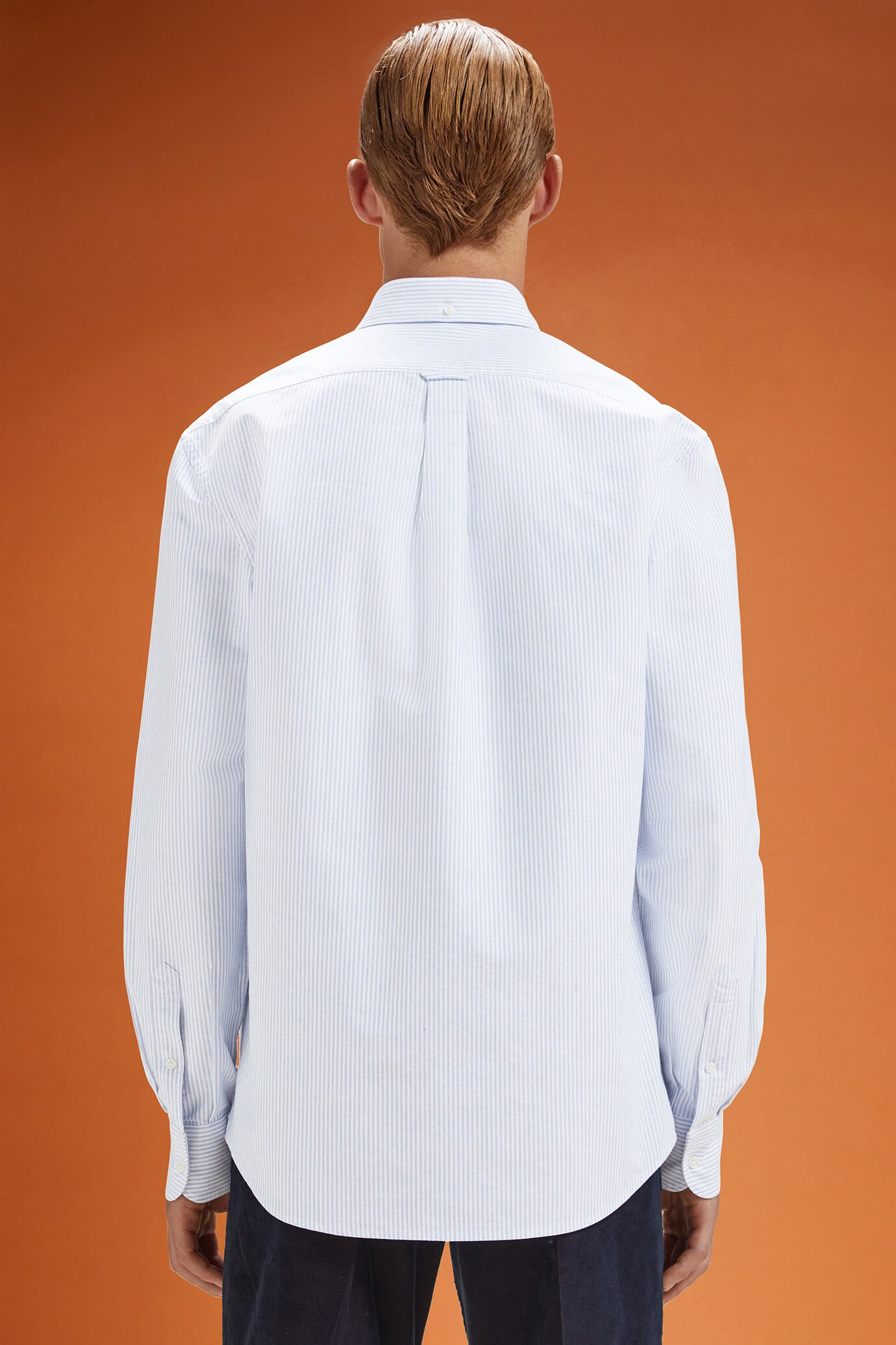 Men's comfort fit casual shirt with a button-down collar in plain 100% cotton oxford y/d stripes fabric image number 4