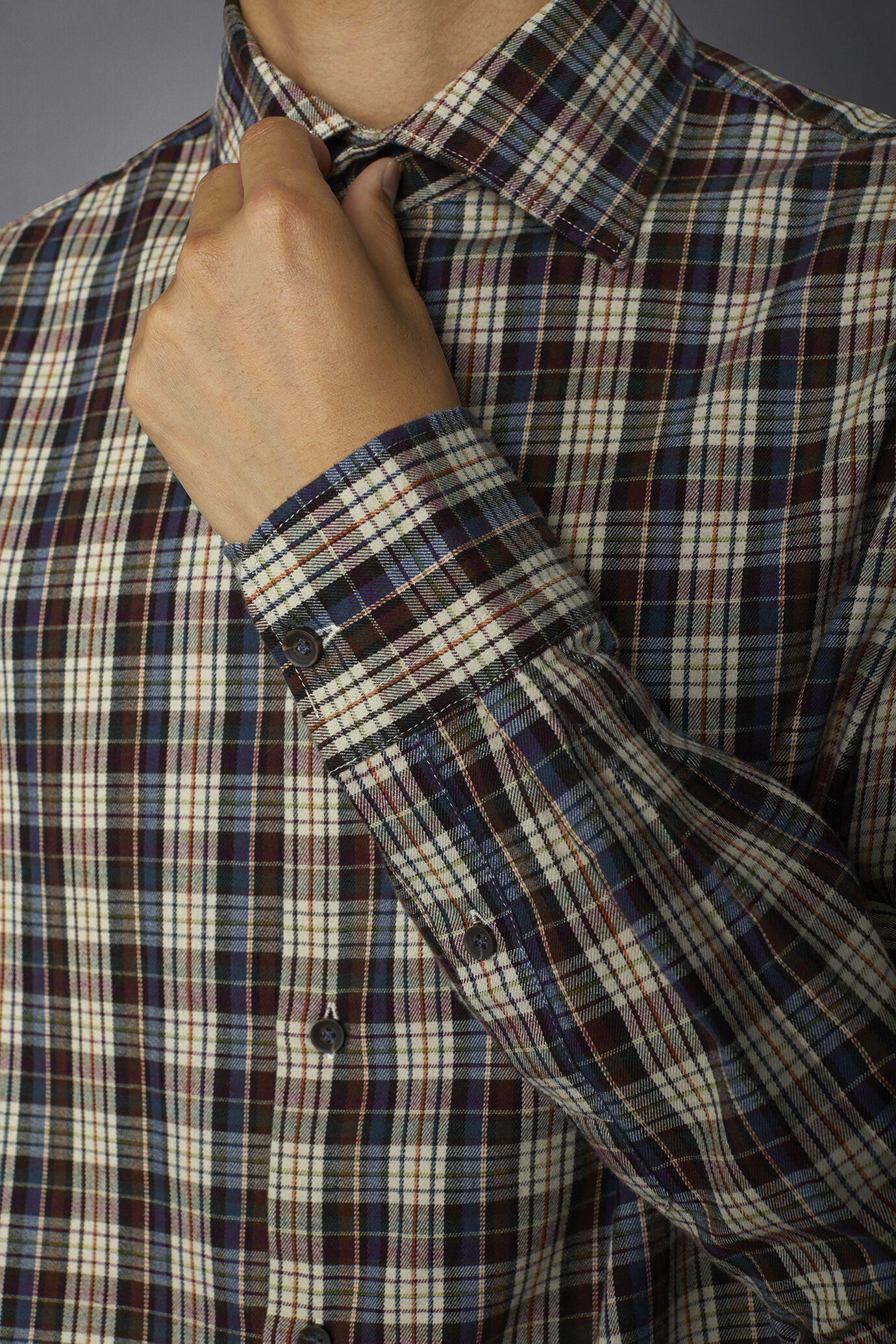 Camicia casual uomo collo francese comfort fit tessuto in flanella fantasia a quadri image number 3