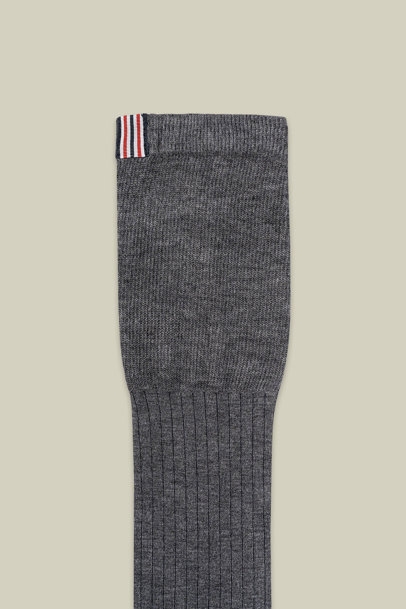Chaussettes hautes unies pour femme avec côtes et drapeau en partie arrière