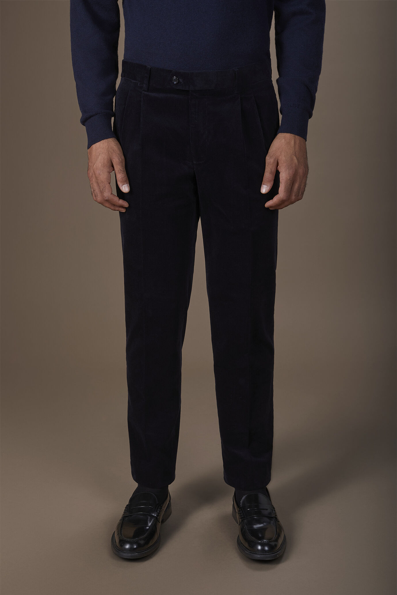 Pantalone uomo in velluto a coste di cotone regular fit image number 1