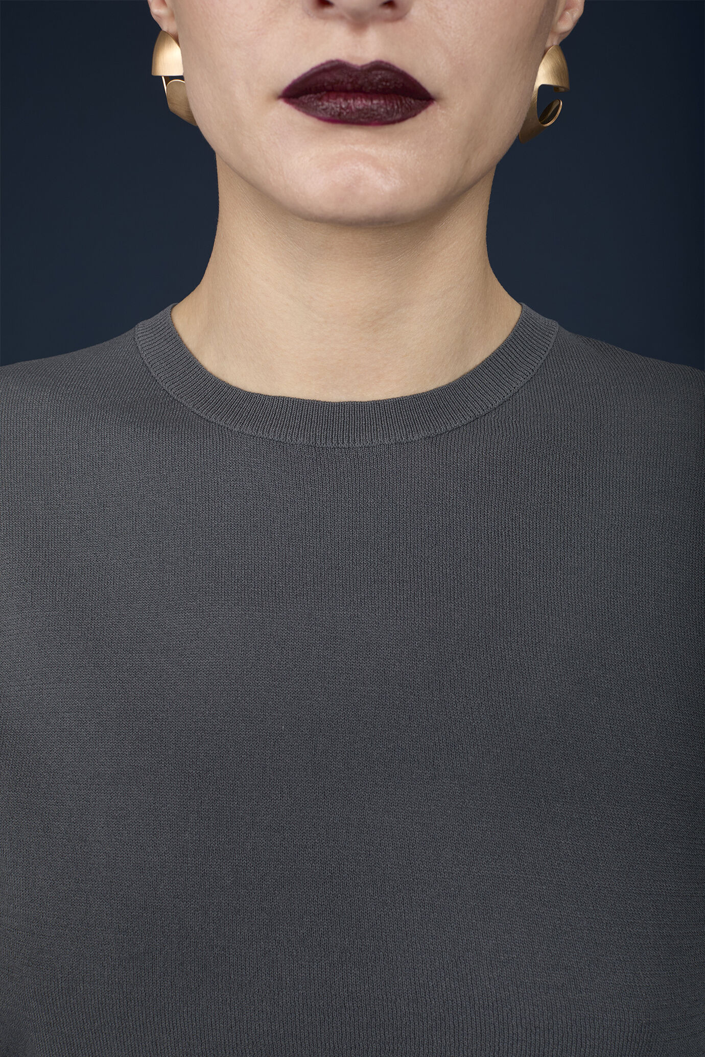 Women's long-sleeved crew-neck top image number 2