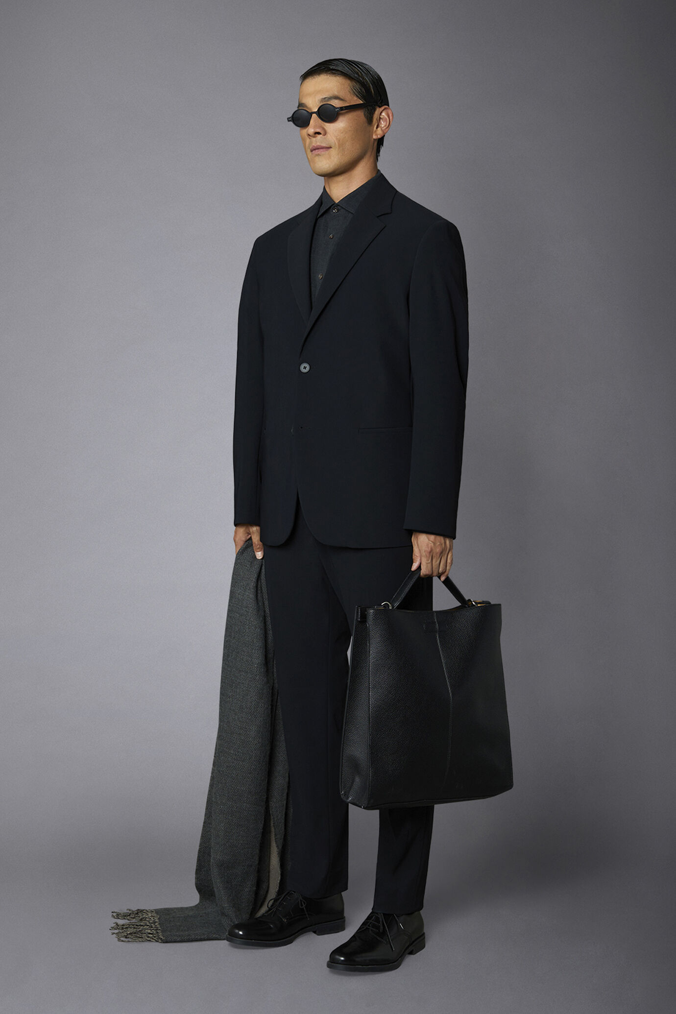 Men's single-breasted suit regular fit technical fabric image number 1
