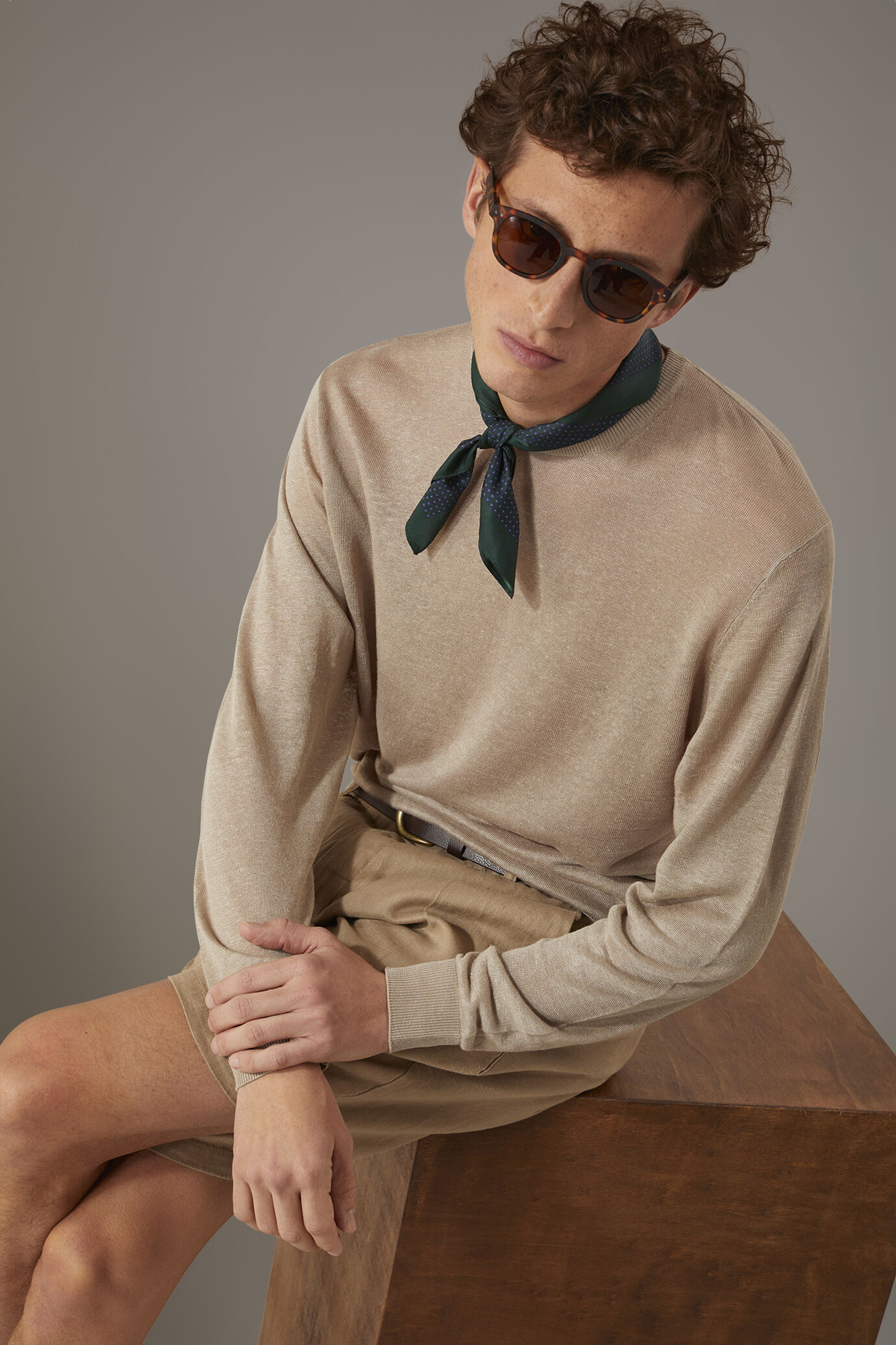 Round neck sweater 100% linen