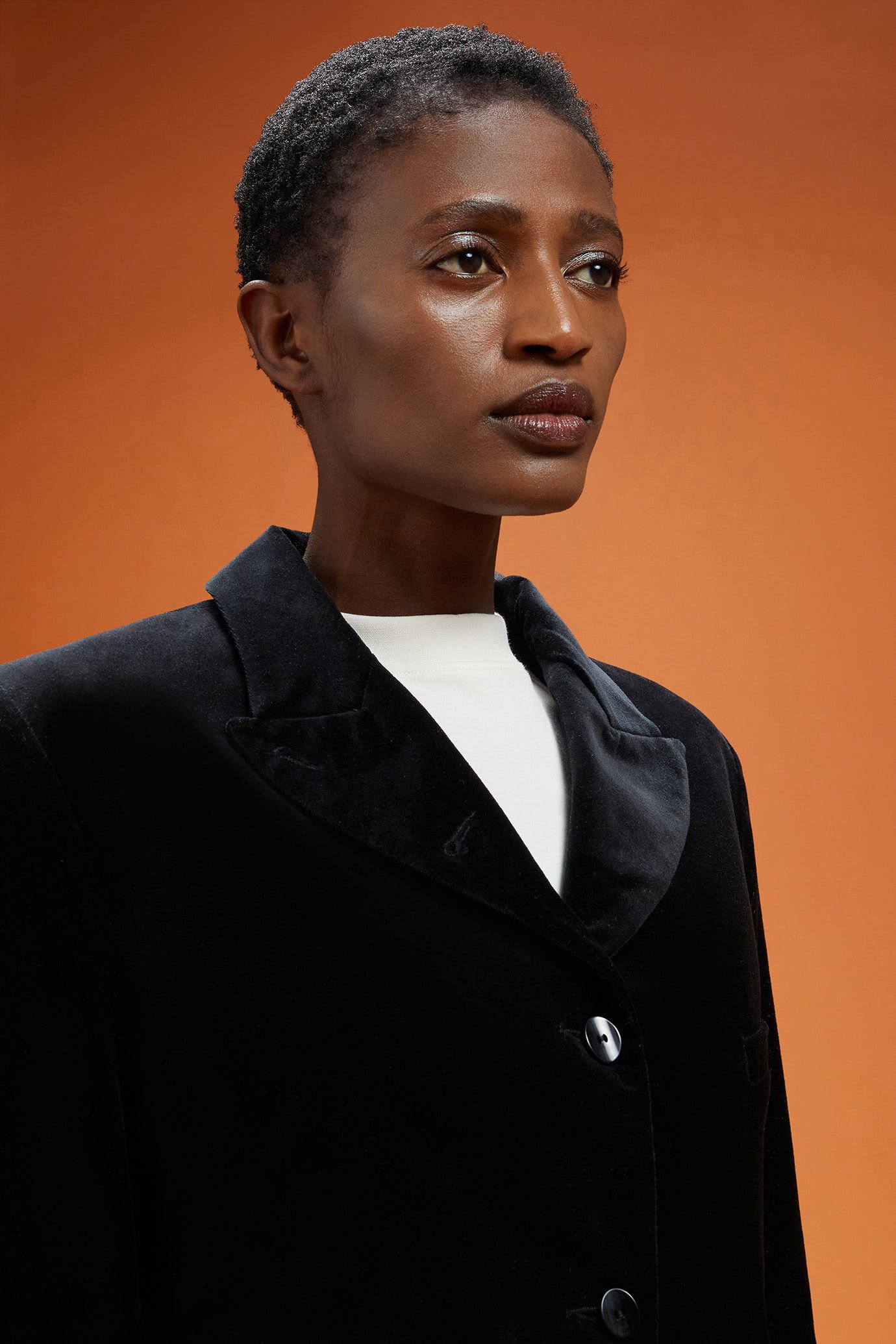 Women's slim fit jacket in smooth velvet with jewelled buttons image number 3