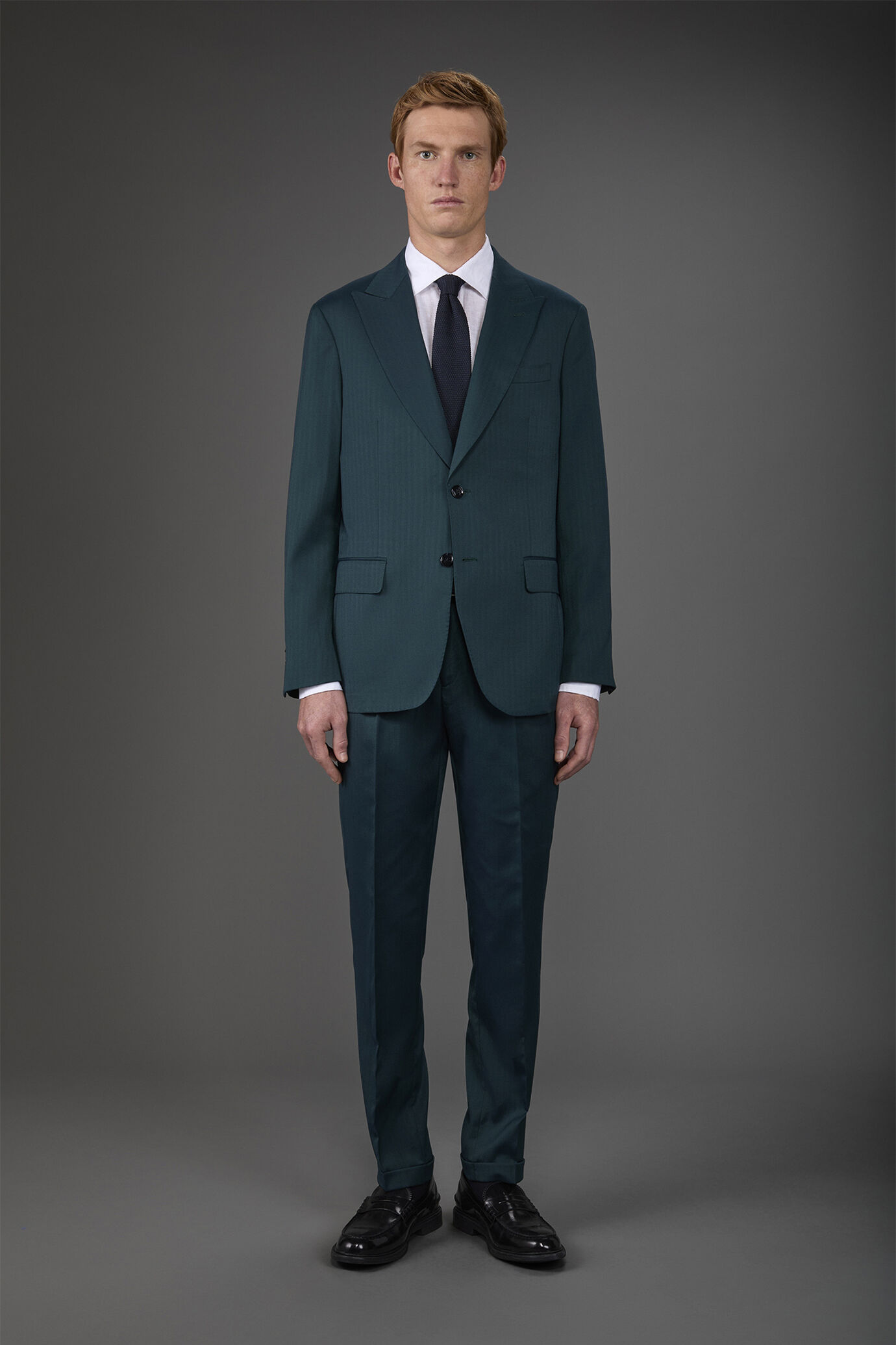 Single-breasted men's suit with single-pleat trousers in iridescent effect herringbone design fabric image number 1