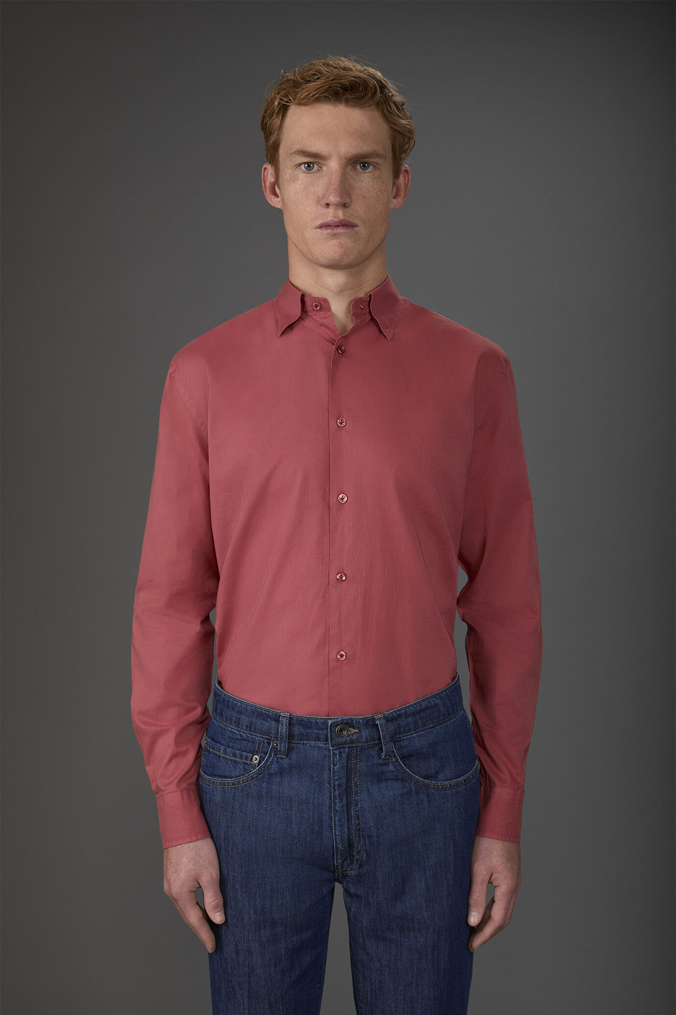Men's casual shirt with a concealed button down collar in washed muslin fabric 100% cotton image number 0