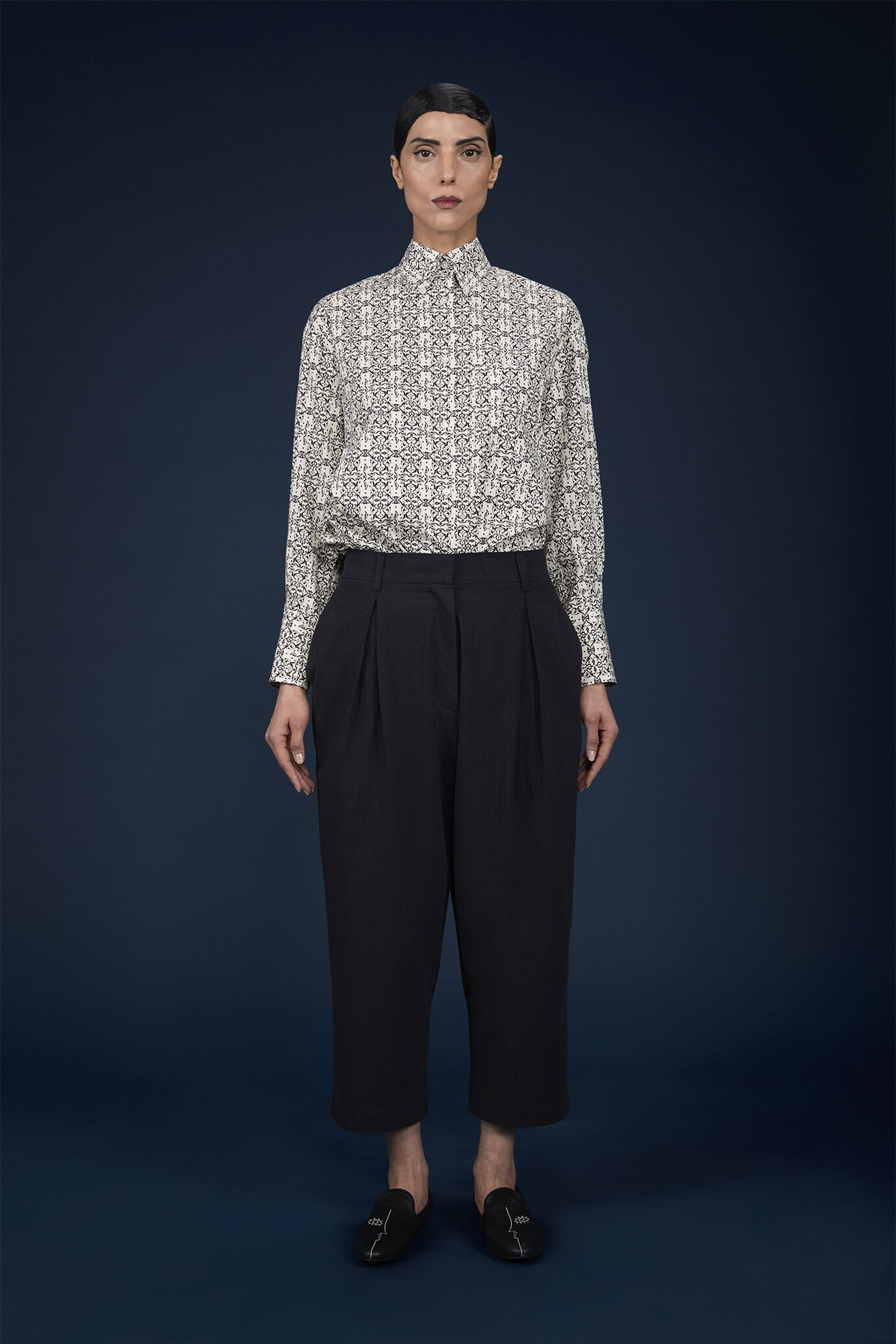 Pantalone donna ampio con due pences 100% cotone image number 0