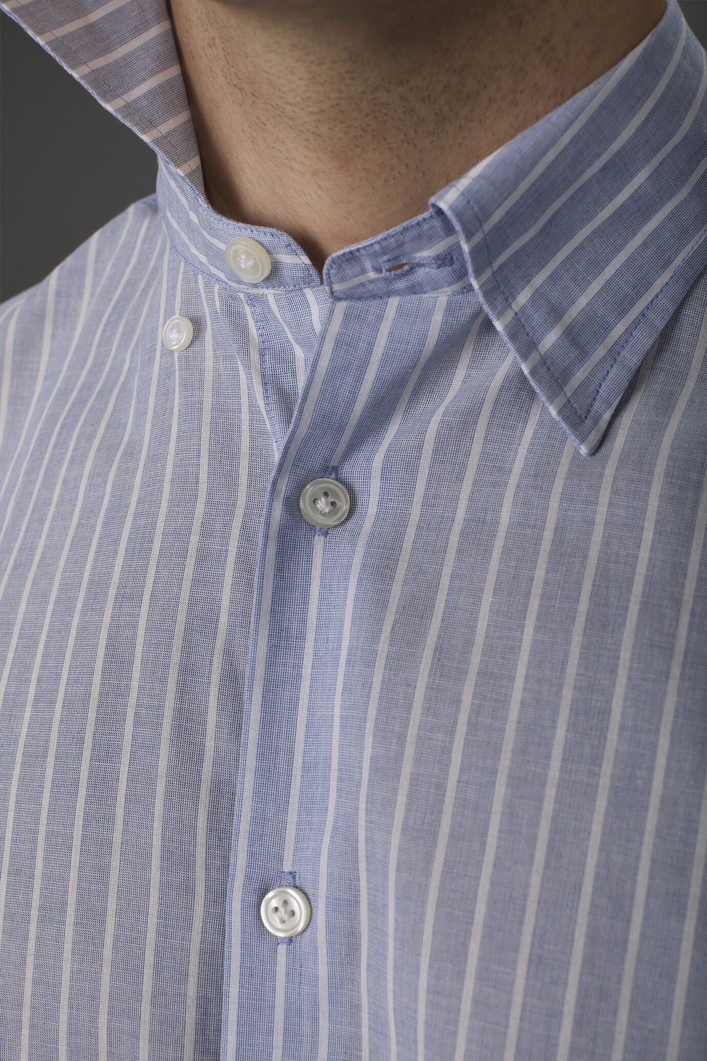 Men's concealed button down casual shirt in yarn-dyed striped washed muslin fabric image number 3