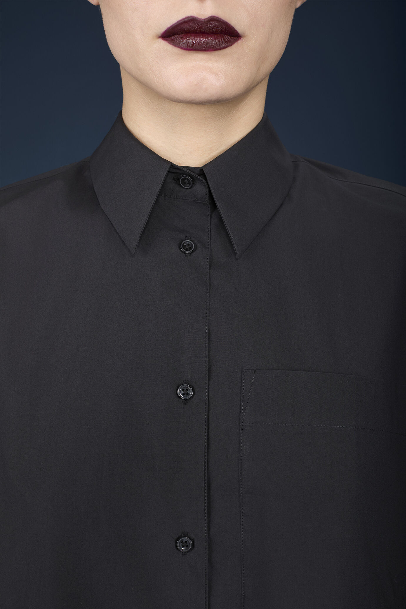 Women's boxy shirt with short sleeves and rounded hem image number 3