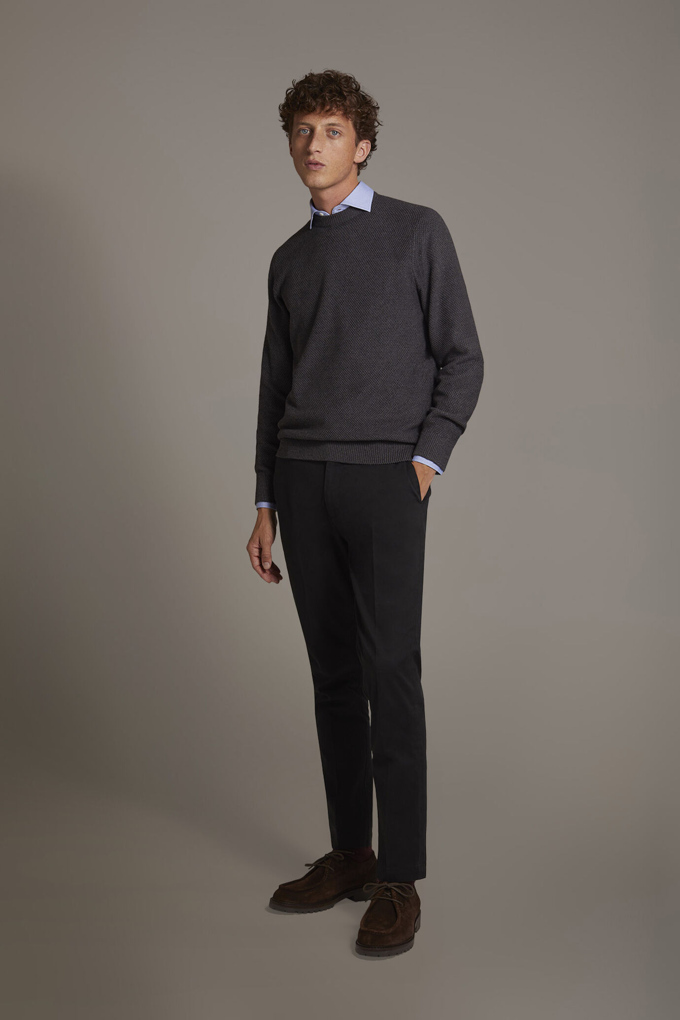 Pantalone chino uomo classico regular fit tessuto twill elasticizzato image number 1