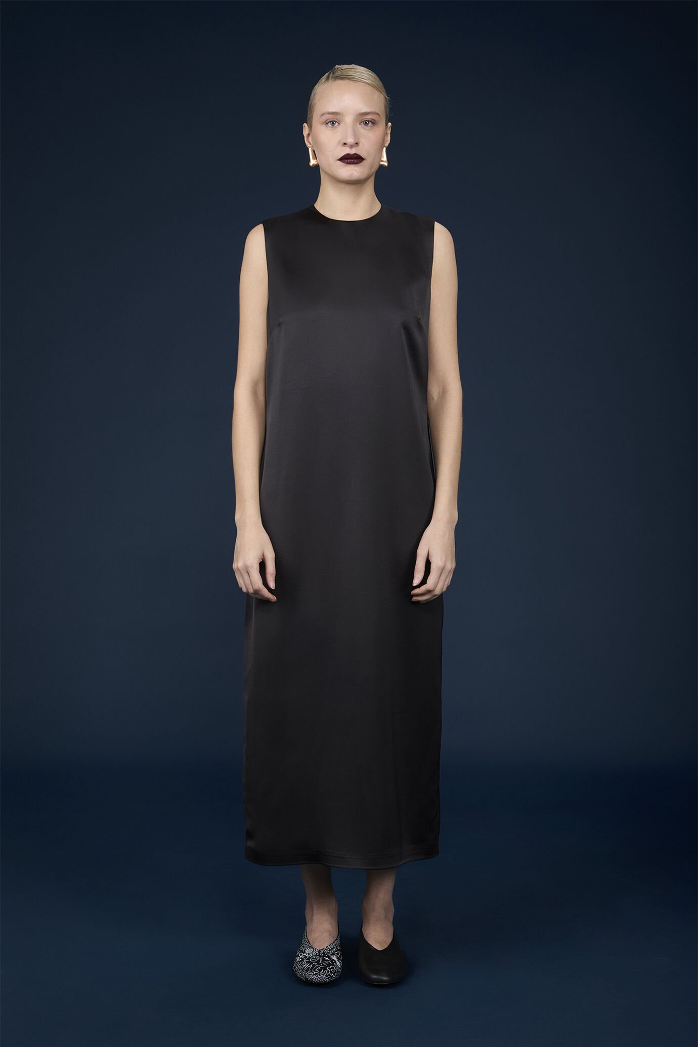 Robe longue pour femme avec col ras du cou et ouverture dans le dos image number 0