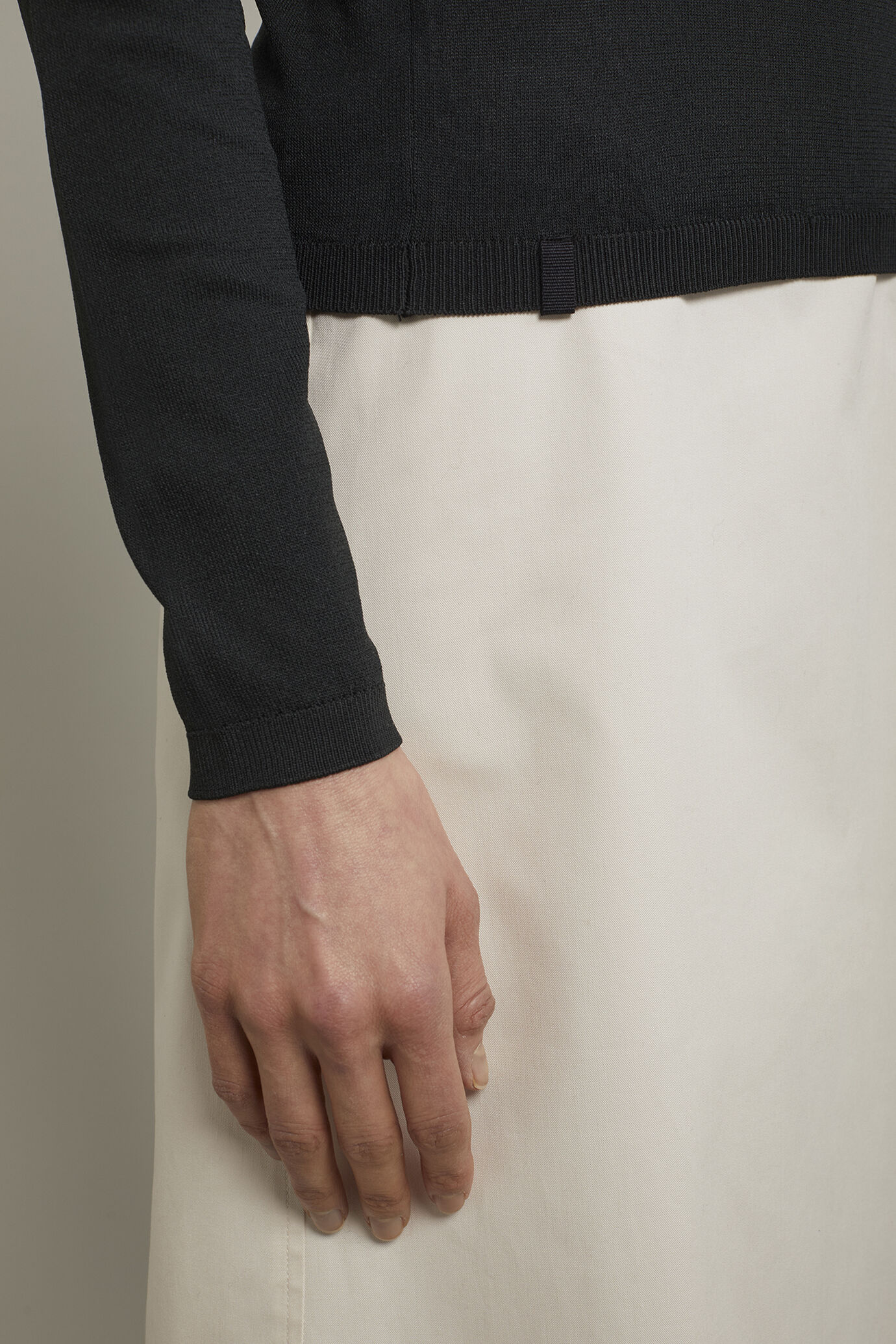 Women’s round neck sweater regular fit image number 4