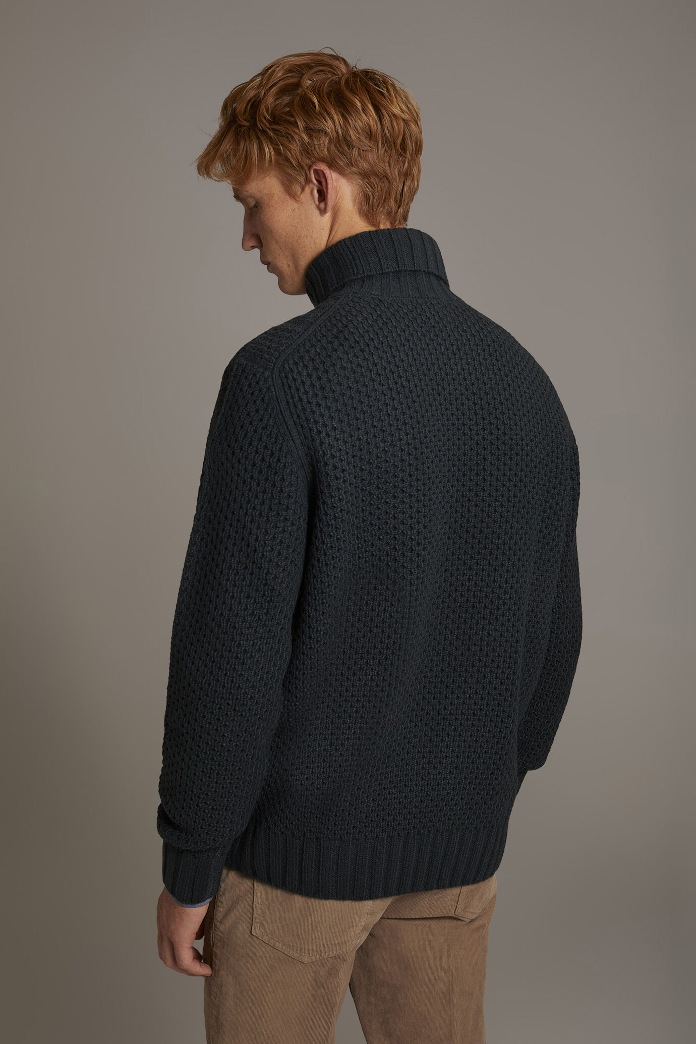 Wool blend turtleneck sweater with honeycomb heavy knitting image number 3