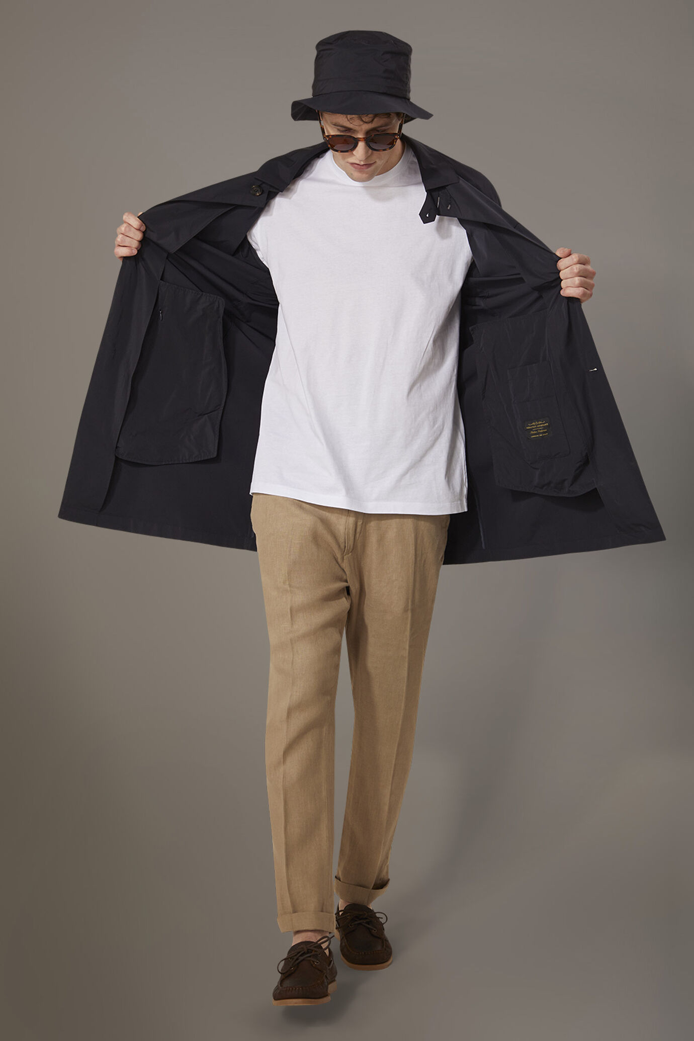 Tech raincoat with fisherman hat image number 0