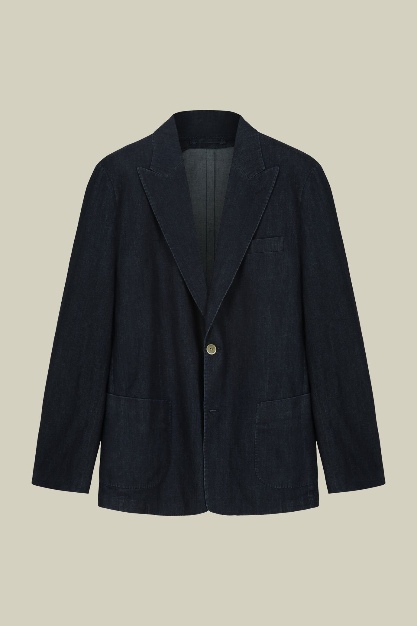 Einreihiges, ungefüttertes Herrensakko mit spitzem Revers, aufgesetzten Taschen und Denim-Effekt.