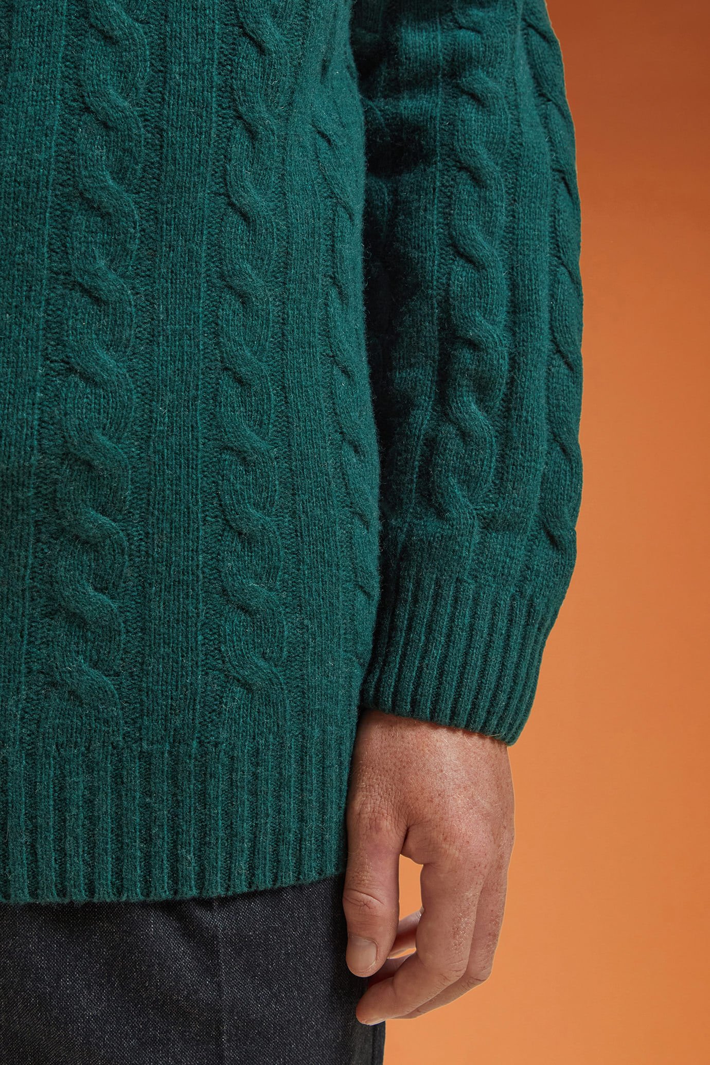 Pull homme à col rond en laine d'agneau, coupe classique image number 4